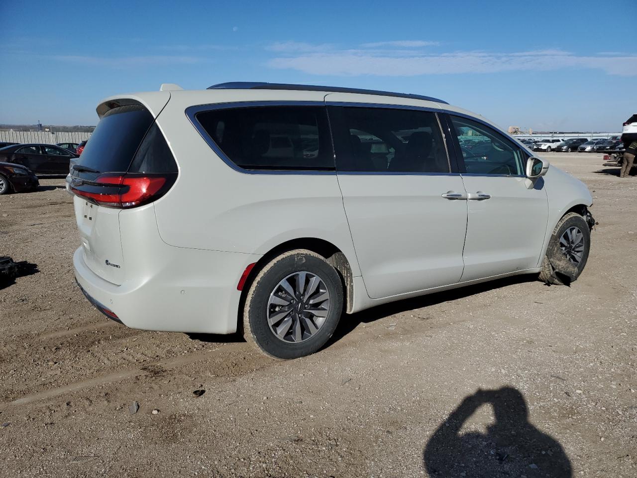 Photo 2 VIN: 2C4RC1L76MR590231 - CHRYSLER PACIFICA 