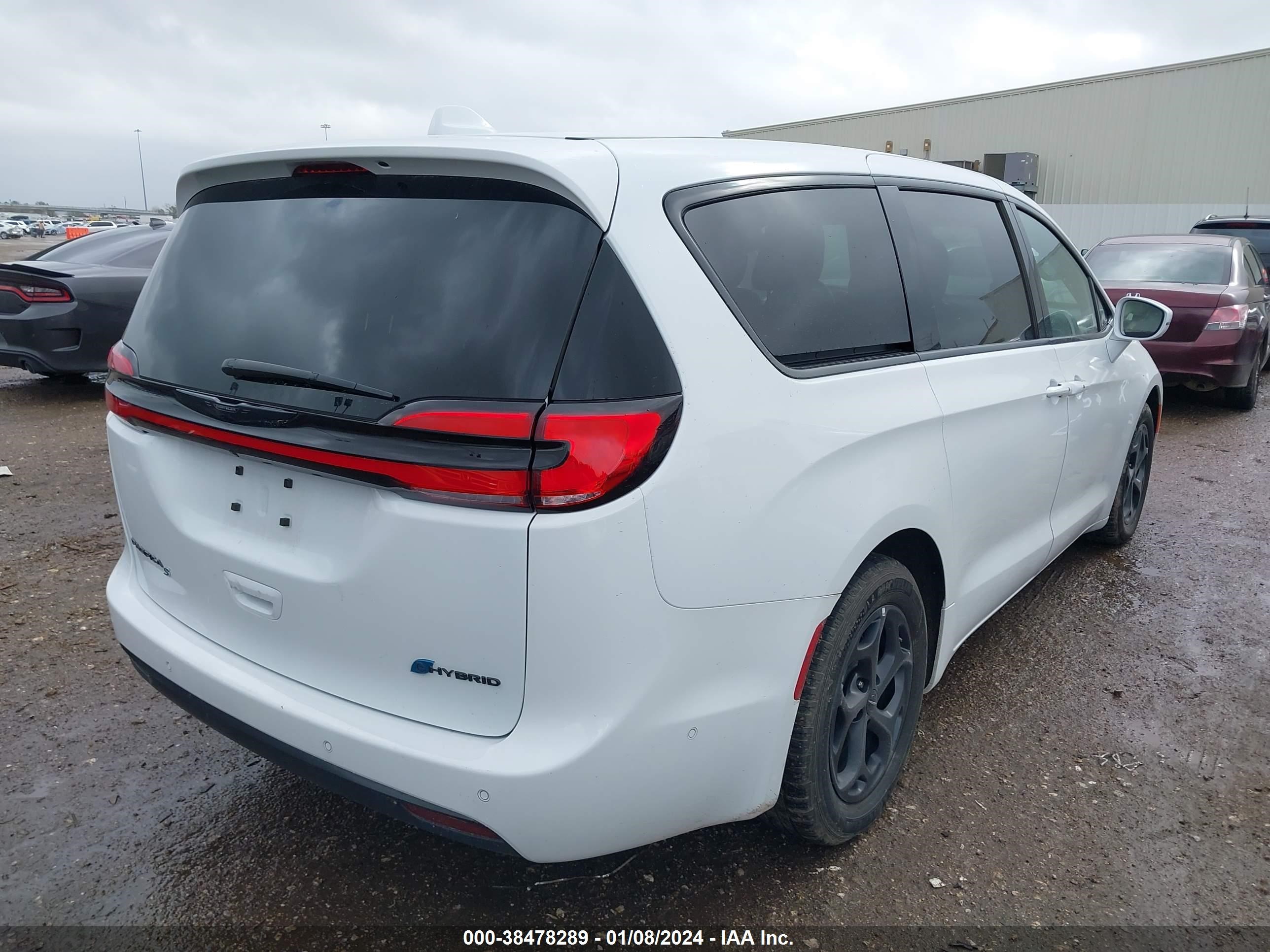 Photo 3 VIN: 2C4RC1L76NR173824 - CHRYSLER PACIFICA 