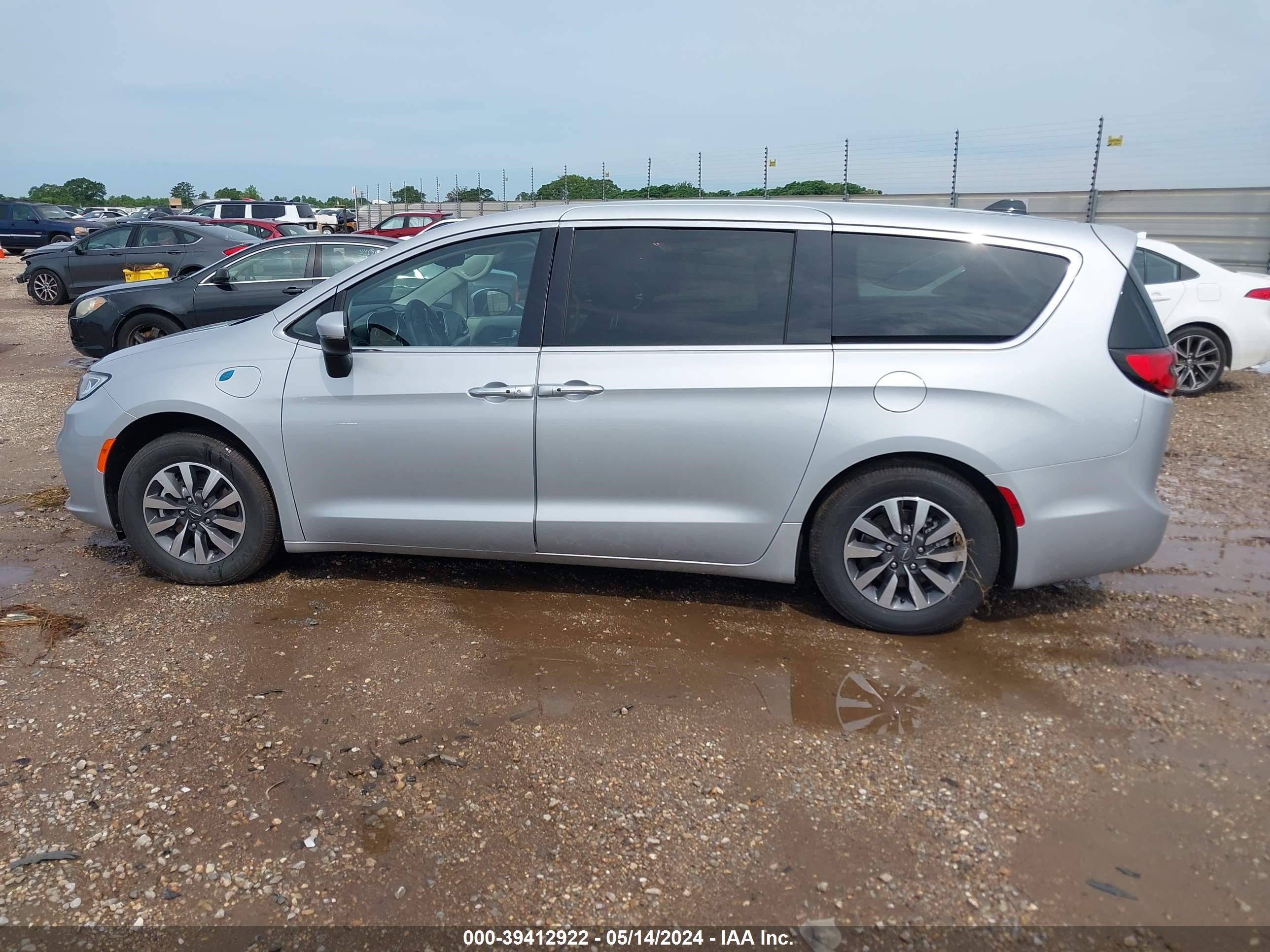 Photo 13 VIN: 2C4RC1L79PR626045 - CHRYSLER PACIFICA 