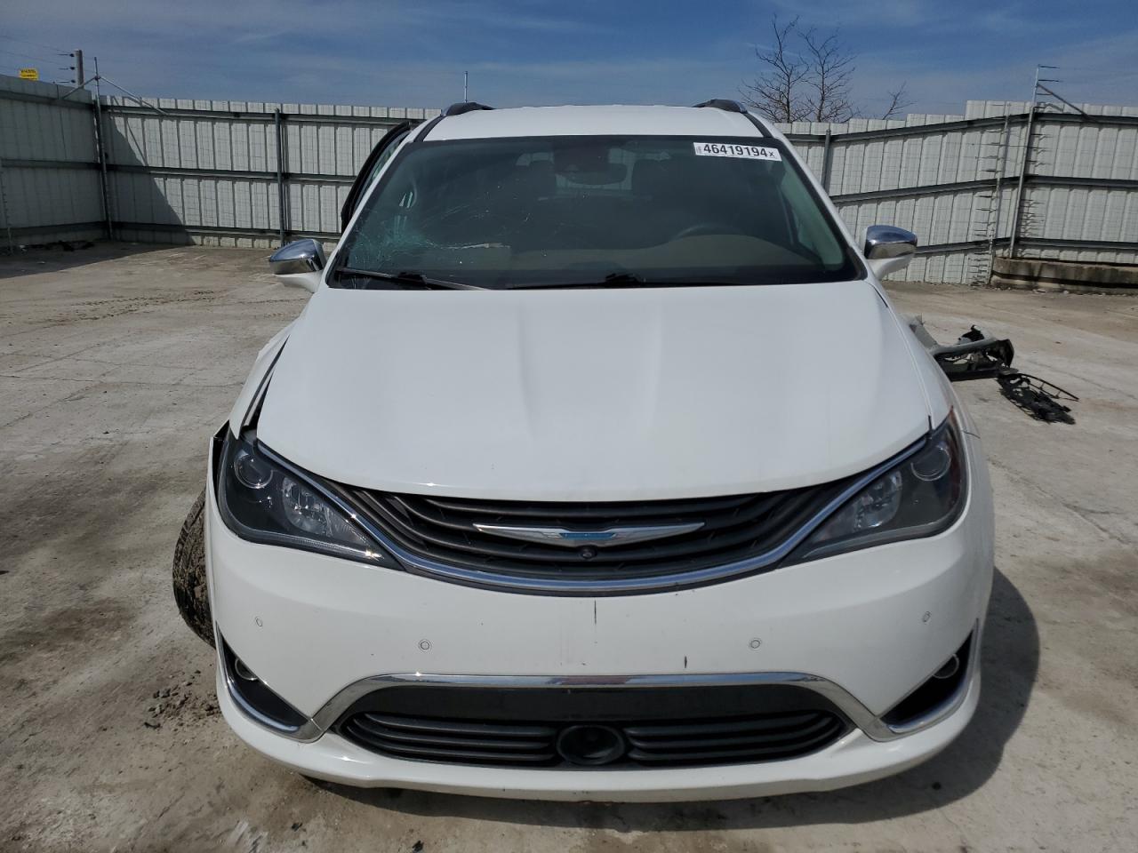 Photo 4 VIN: 2C4RC1N70JR212897 - CHRYSLER PACIFICA 