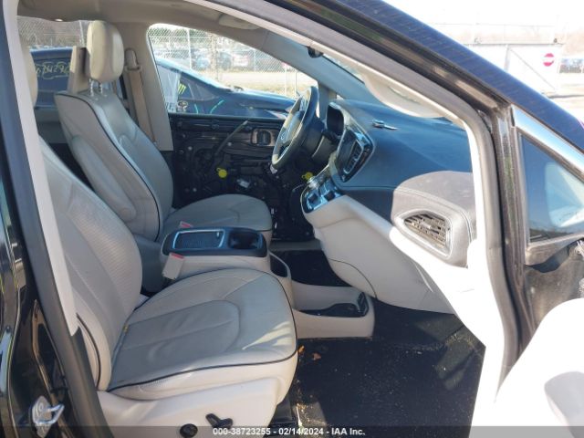 Photo 4 VIN: 2C4RC1N71JR105602 - CHRYSLER PACIFICA HYBRID 