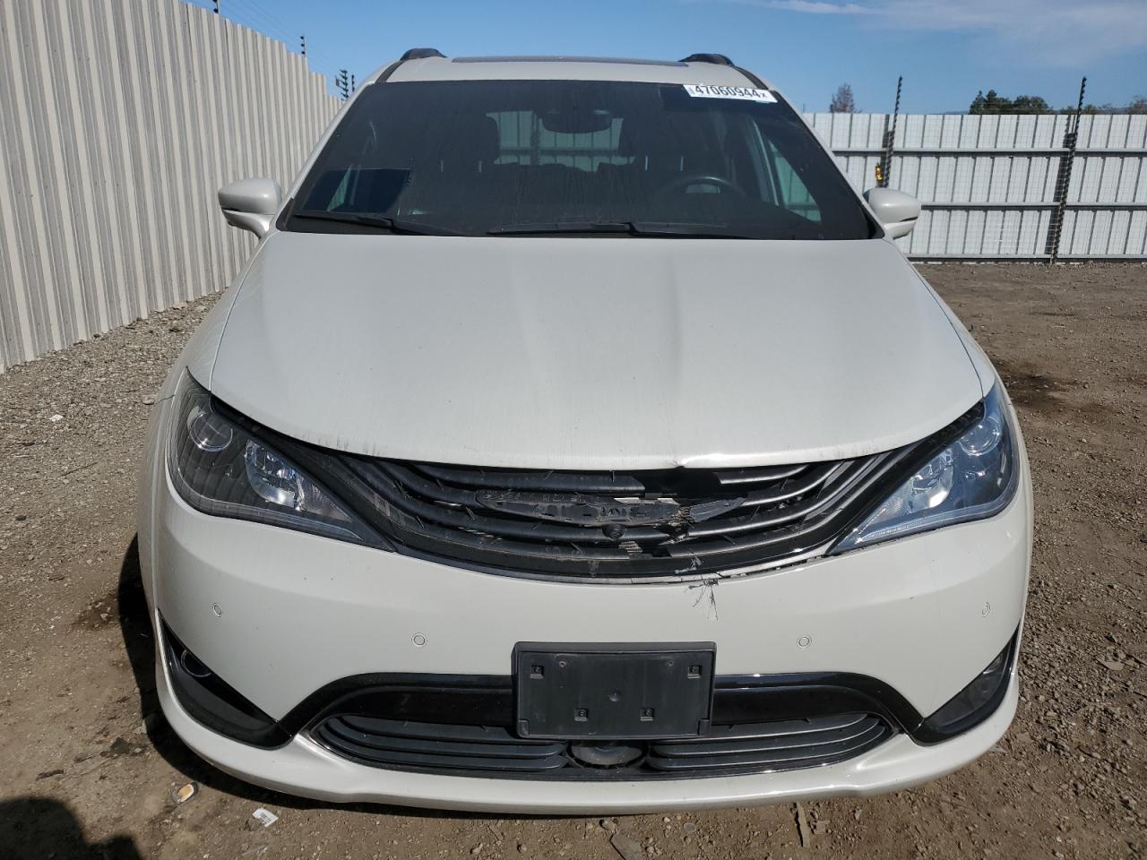 Photo 4 VIN: 2C4RC1N73KR605472 - CHRYSLER PACIFICA 