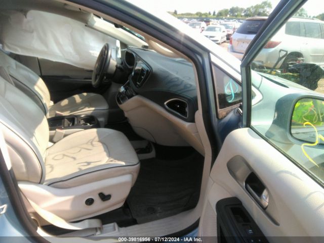 Photo 4 VIN: 2C4RC1N74HR753798 - CHRYSLER PACIFICA HYBRID 