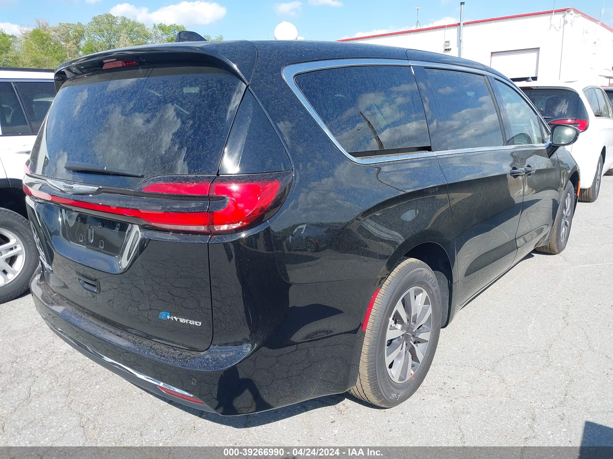 Photo 3 VIN: 2C4RC1S70RR147226 - CHRYSLER PACIFICA 