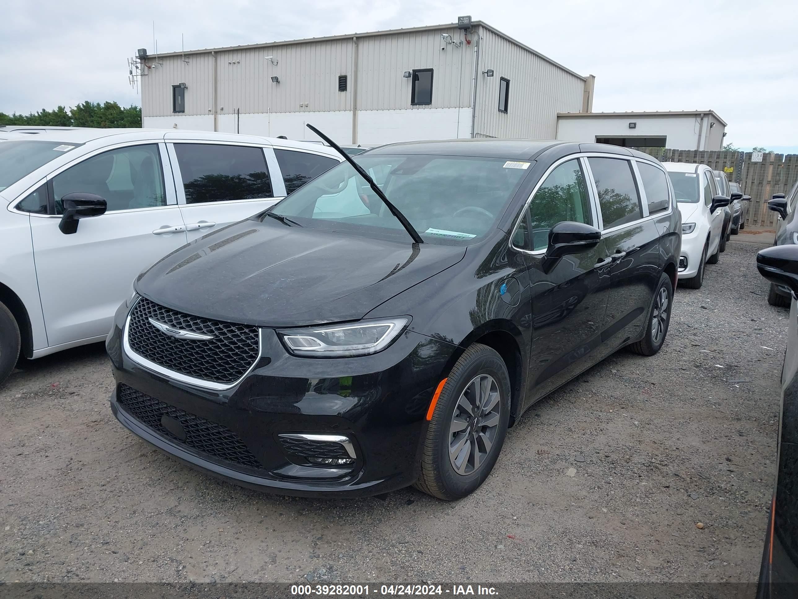 Photo 1 VIN: 2C4RC1S71RR153200 - CHRYSLER PACIFICA 