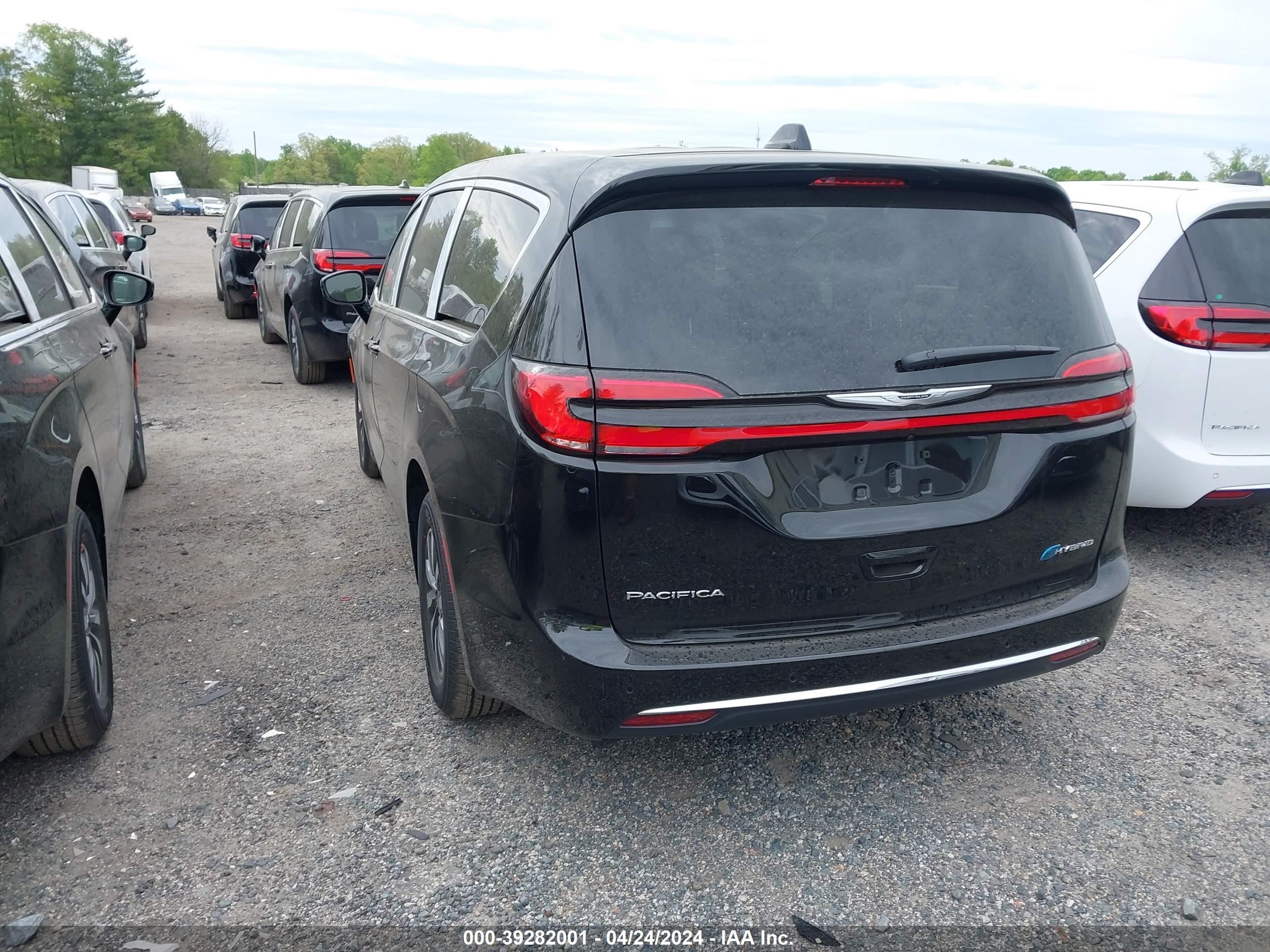 Photo 2 VIN: 2C4RC1S71RR153200 - CHRYSLER PACIFICA 