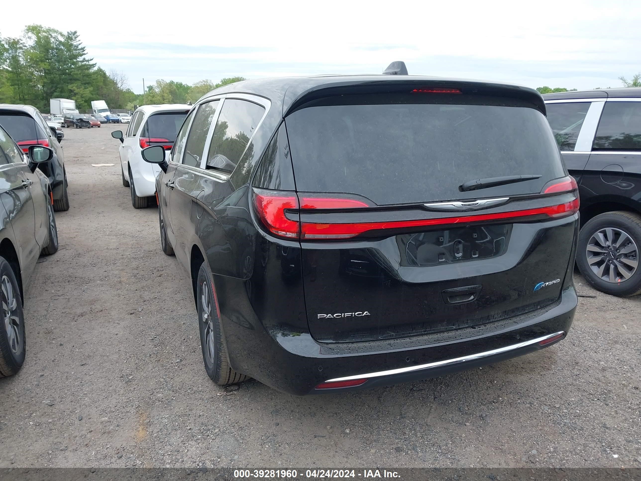 Photo 2 VIN: 2C4RC1S72RR153173 - CHRYSLER PACIFICA 