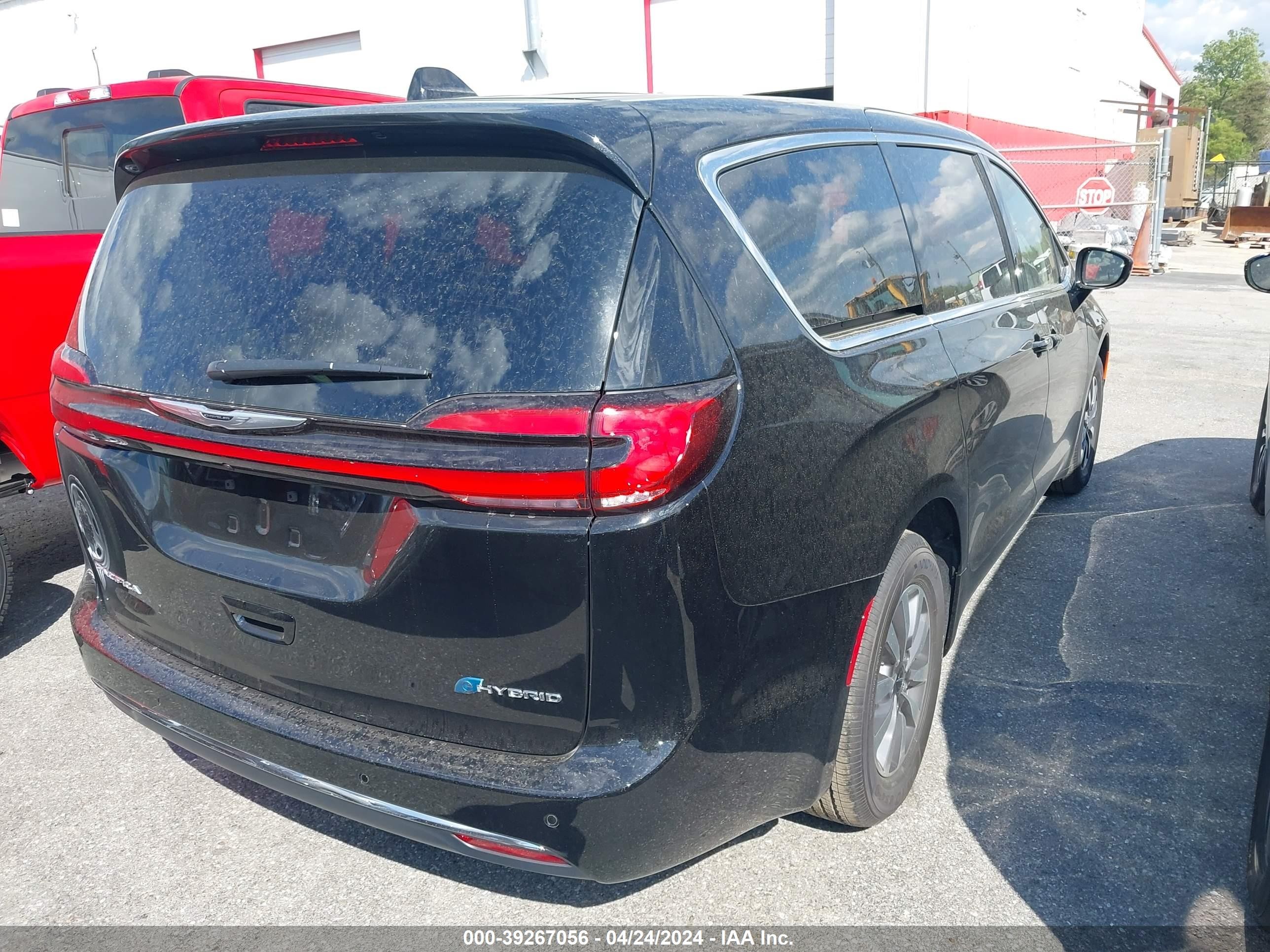 Photo 3 VIN: 2C4RC1S72RR153206 - CHRYSLER PACIFICA 