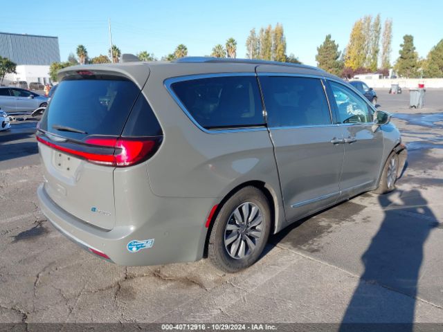 Photo 3 VIN: 2C4RC1S73MR553428 - CHRYSLER PACIFICA 