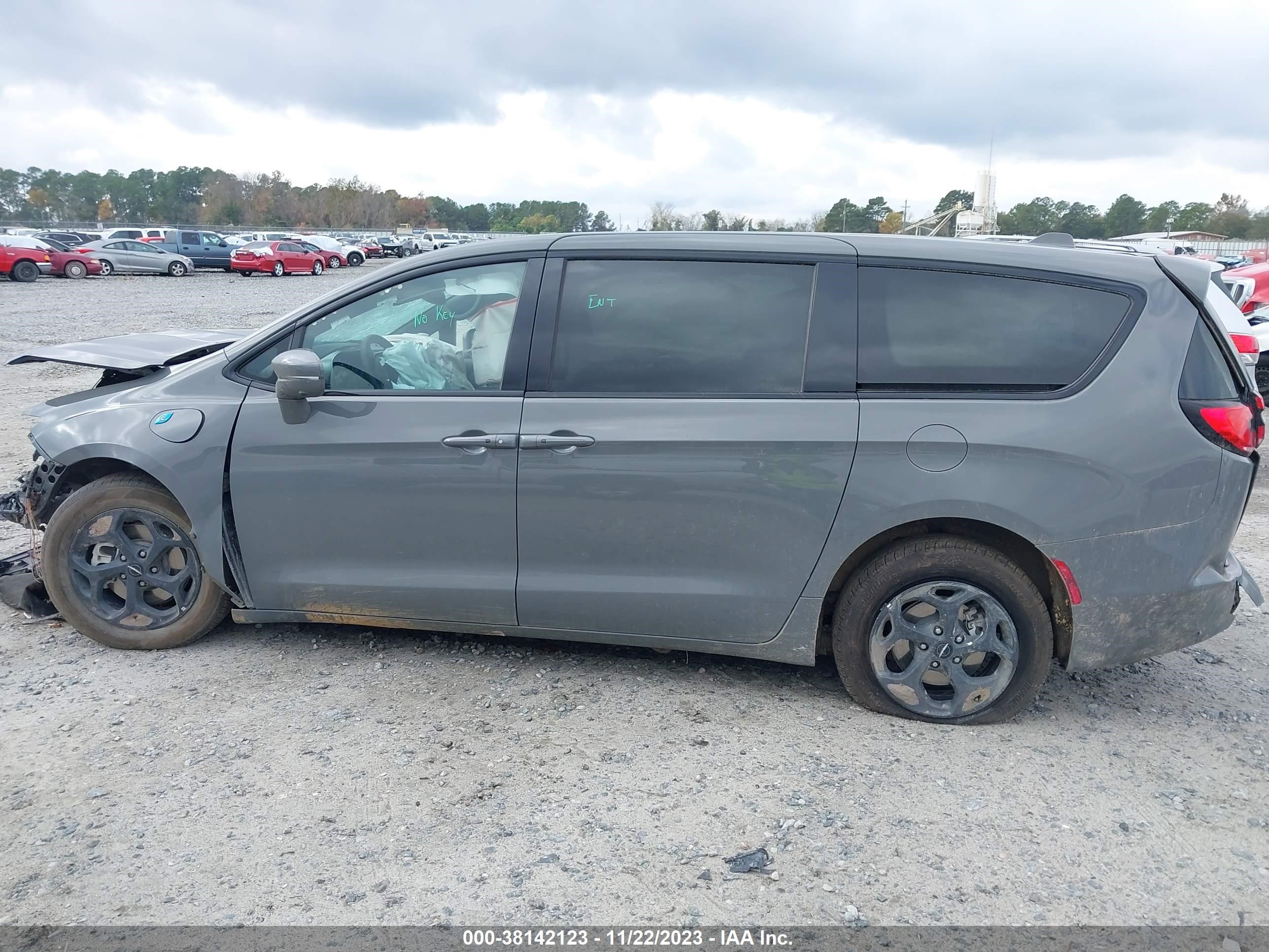 Photo 12 VIN: 2C4RC1S74NR173855 - CHRYSLER PACIFICA 