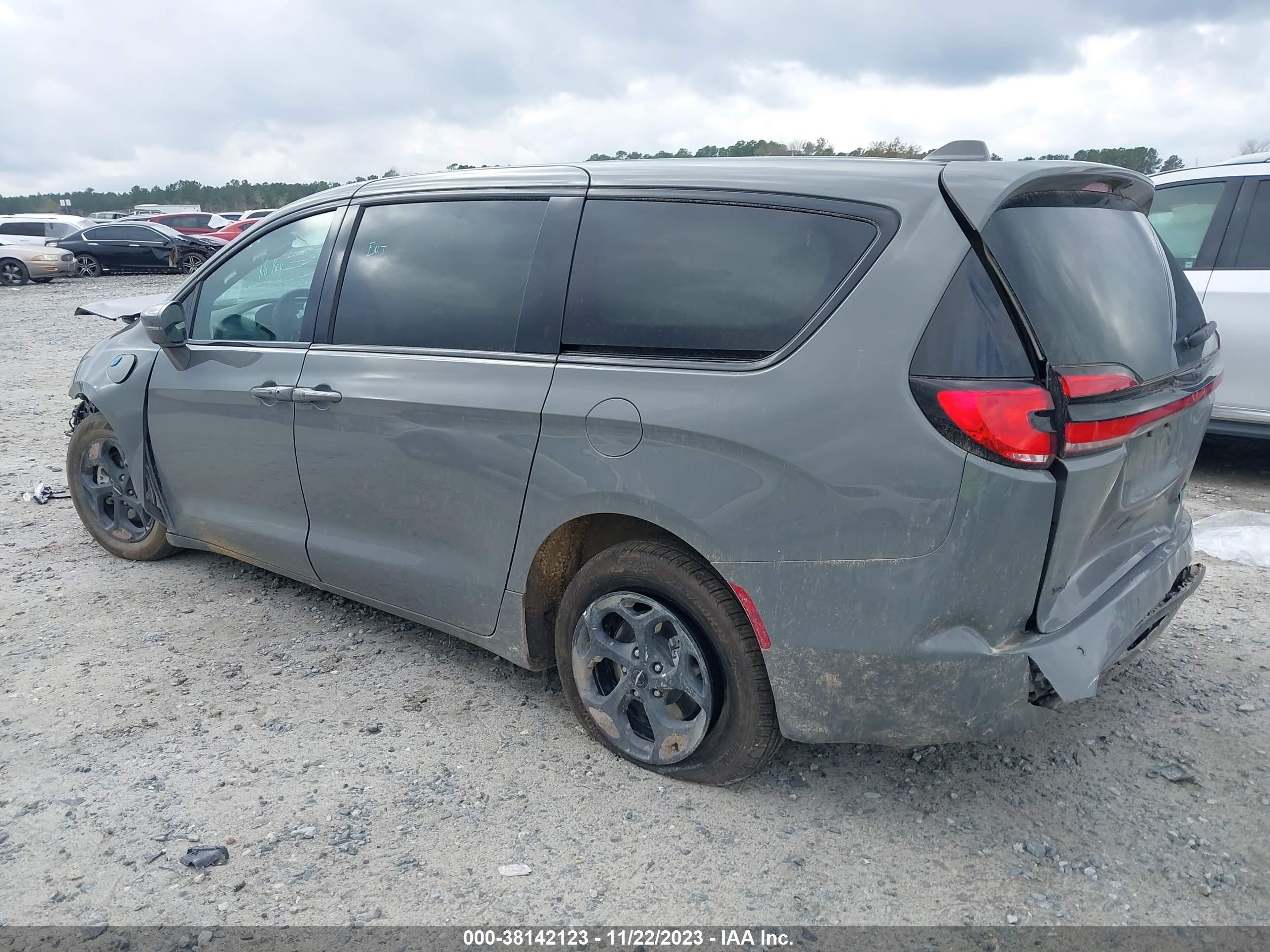 Photo 2 VIN: 2C4RC1S74NR173855 - CHRYSLER PACIFICA 