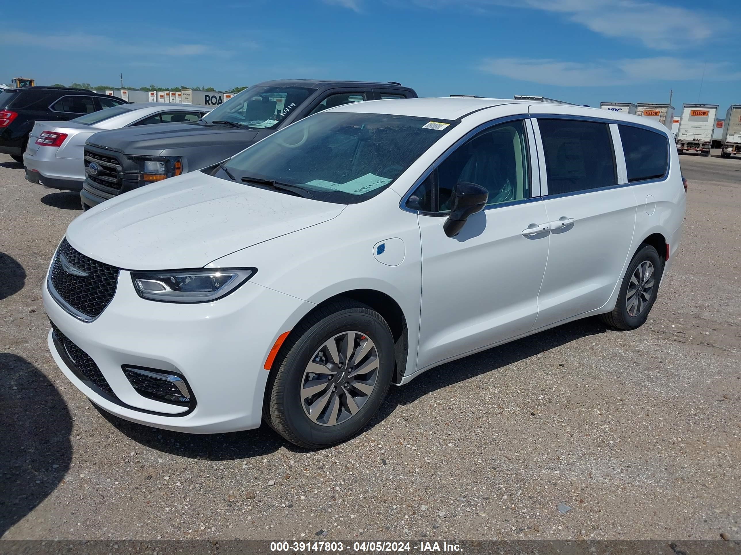 Photo 1 VIN: 2C4RC1S74RR134561 - CHRYSLER PACIFICA 