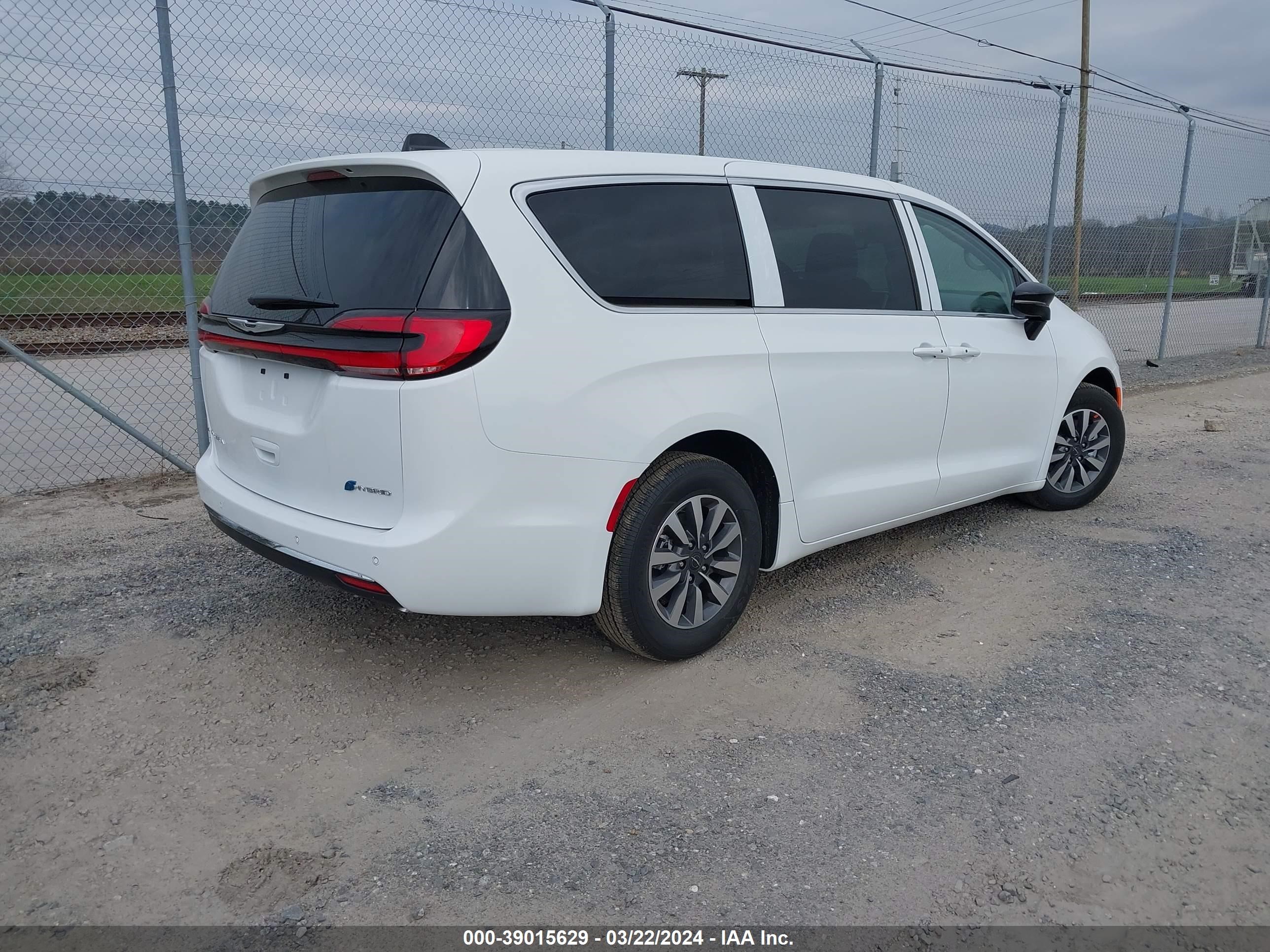 Photo 3 VIN: 2C4RC1S75RR147724 - CHRYSLER PACIFICA 