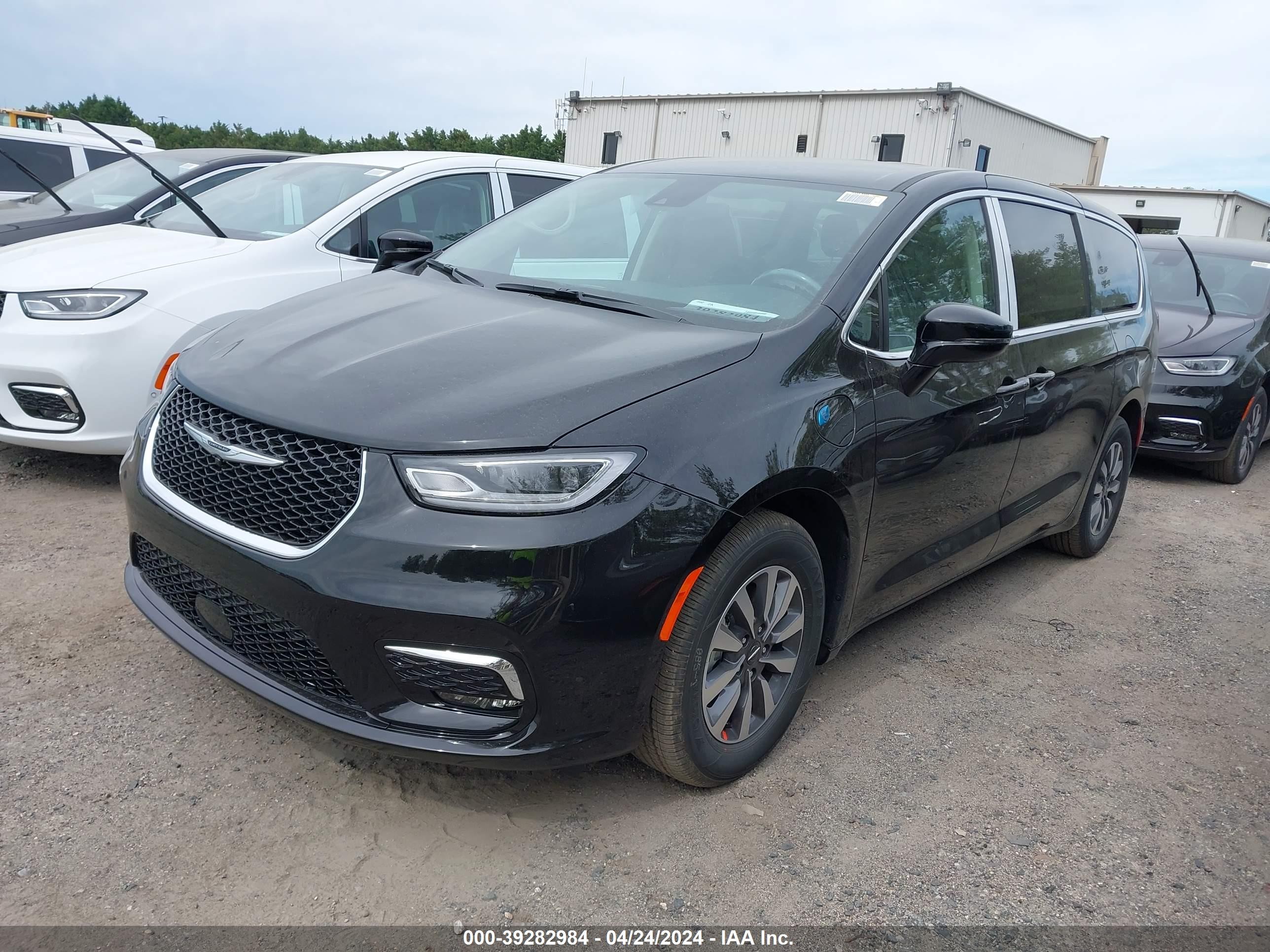 Photo 1 VIN: 2C4RC1S75RR153216 - CHRYSLER PACIFICA 