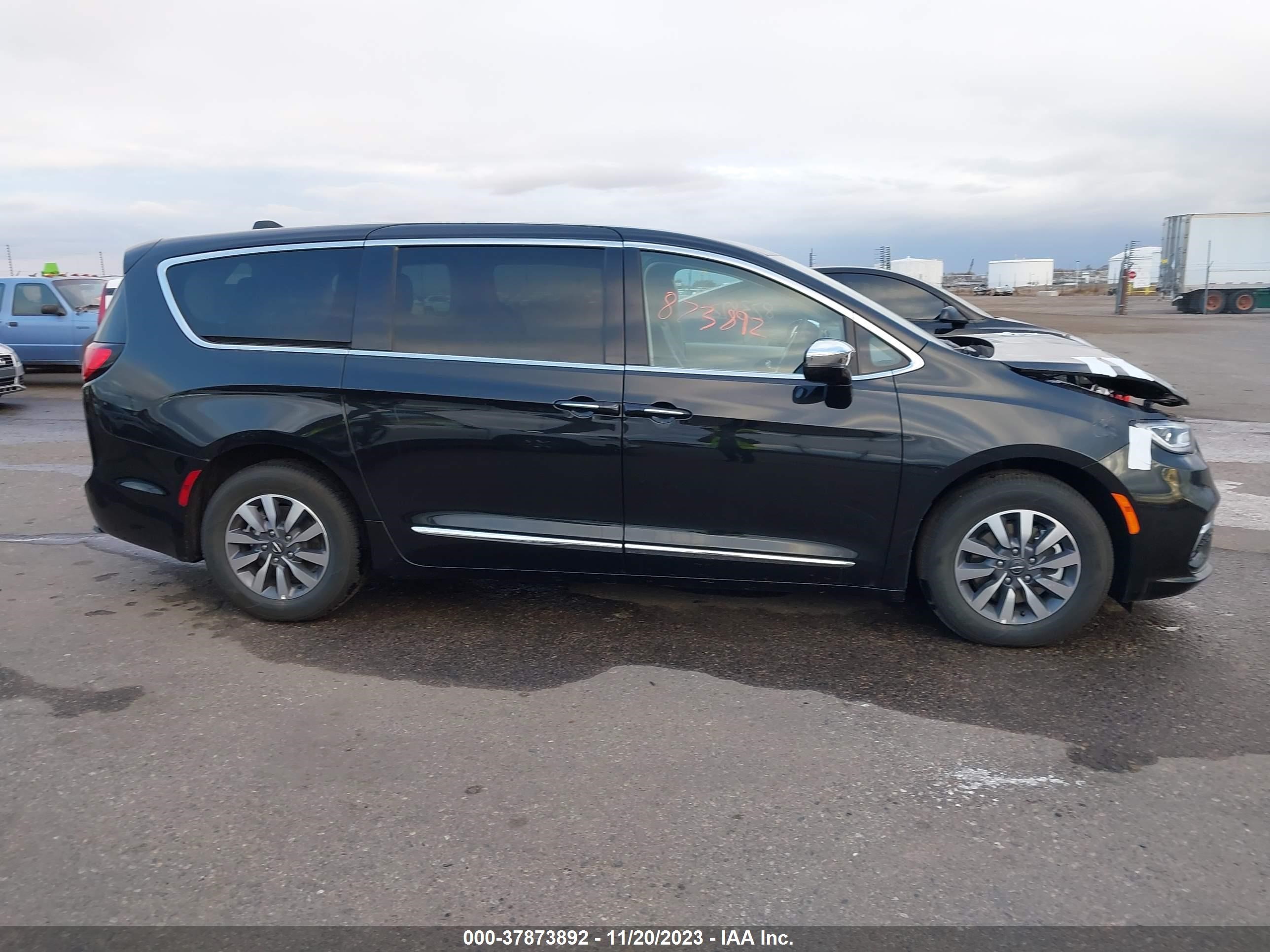 Photo 12 VIN: 2C4RC1S76PR614324 - CHRYSLER PACIFICA 