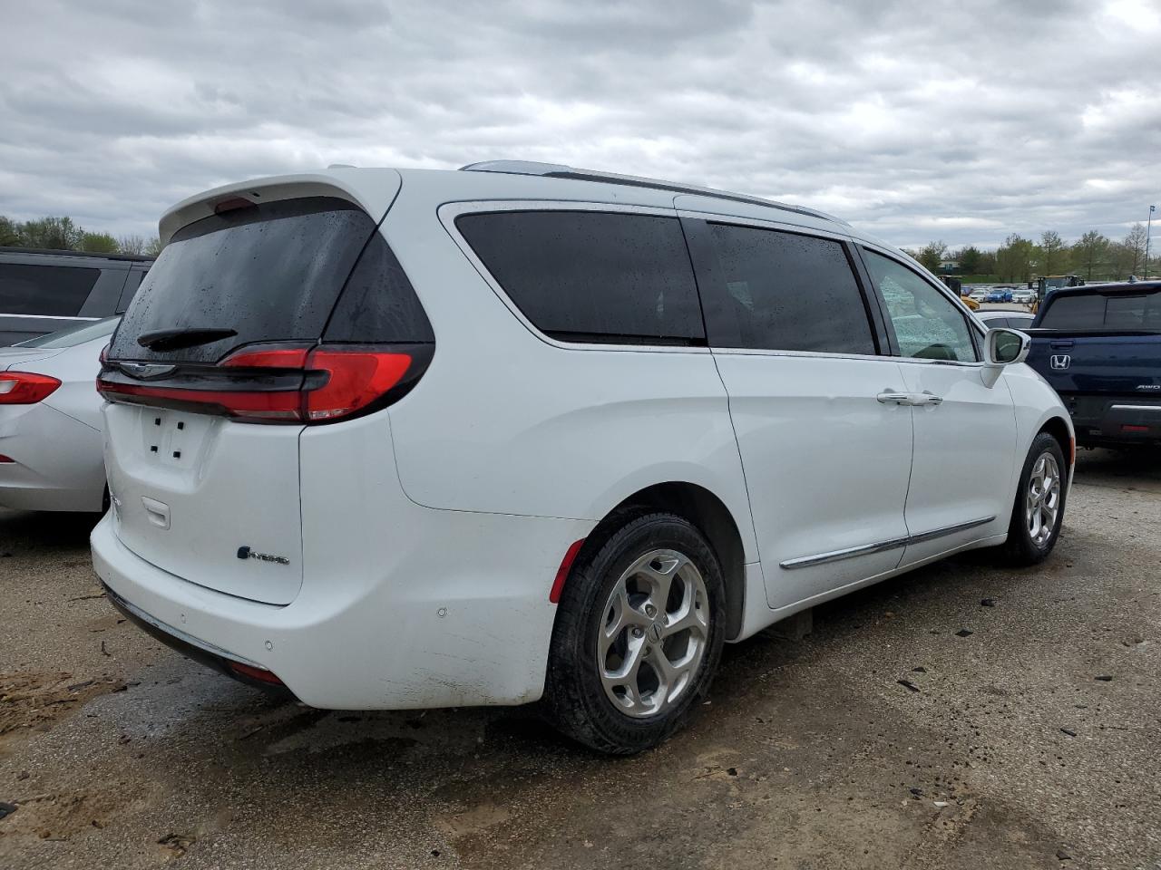 Photo 2 VIN: 2C4RC1S77MR501378 - CHRYSLER PACIFICA 