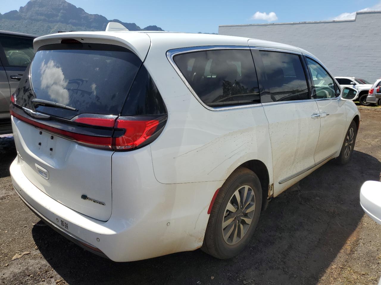 Photo 2 VIN: 2C4RC1S77NR143801 - CHRYSLER PACIFICA 