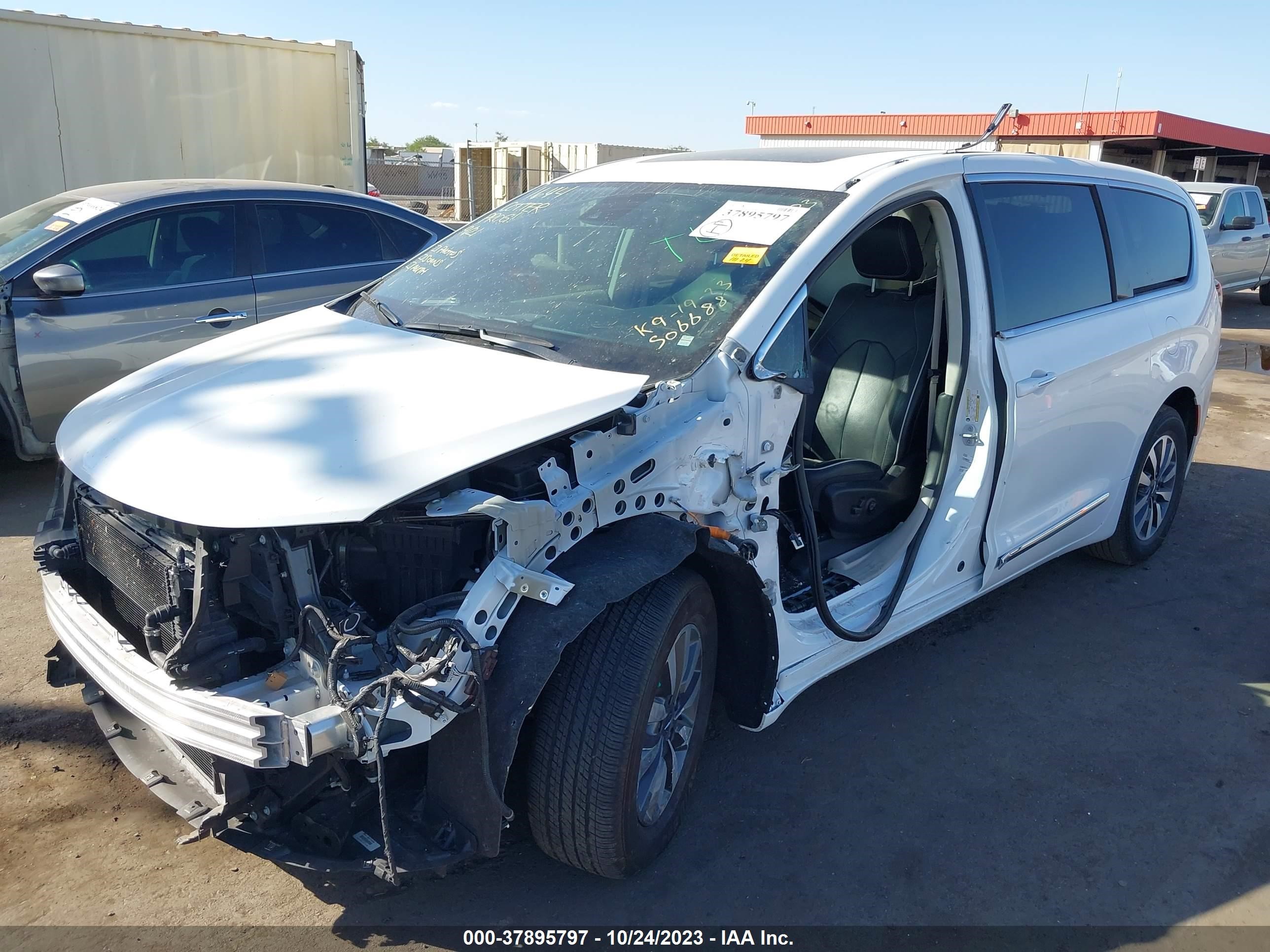 Photo 1 VIN: 2C4RC1S78PR506688 - CHRYSLER PACIFICA 