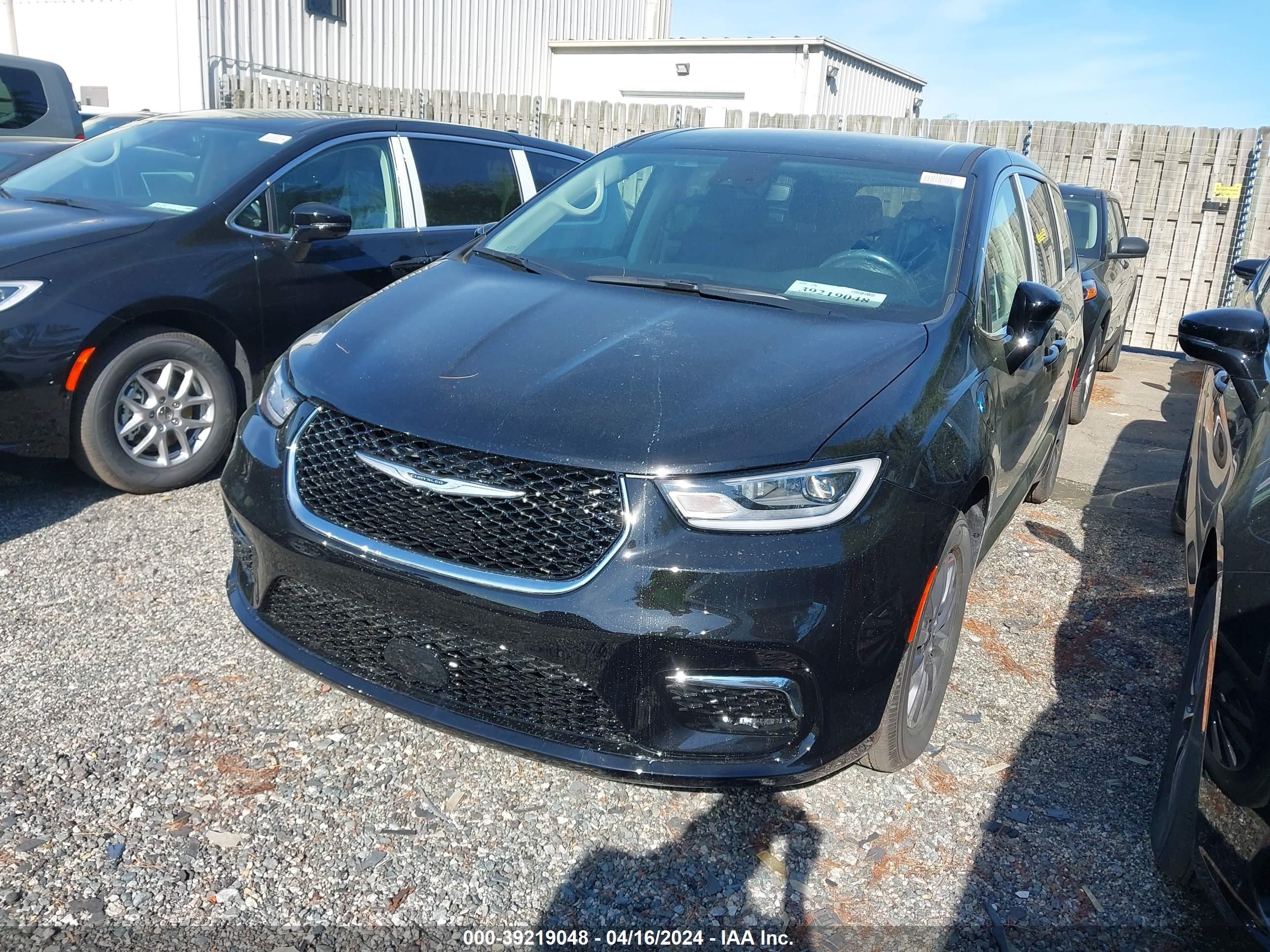 Photo 1 VIN: 2C4RC1S7XRR144575 - CHRYSLER PACIFICA 