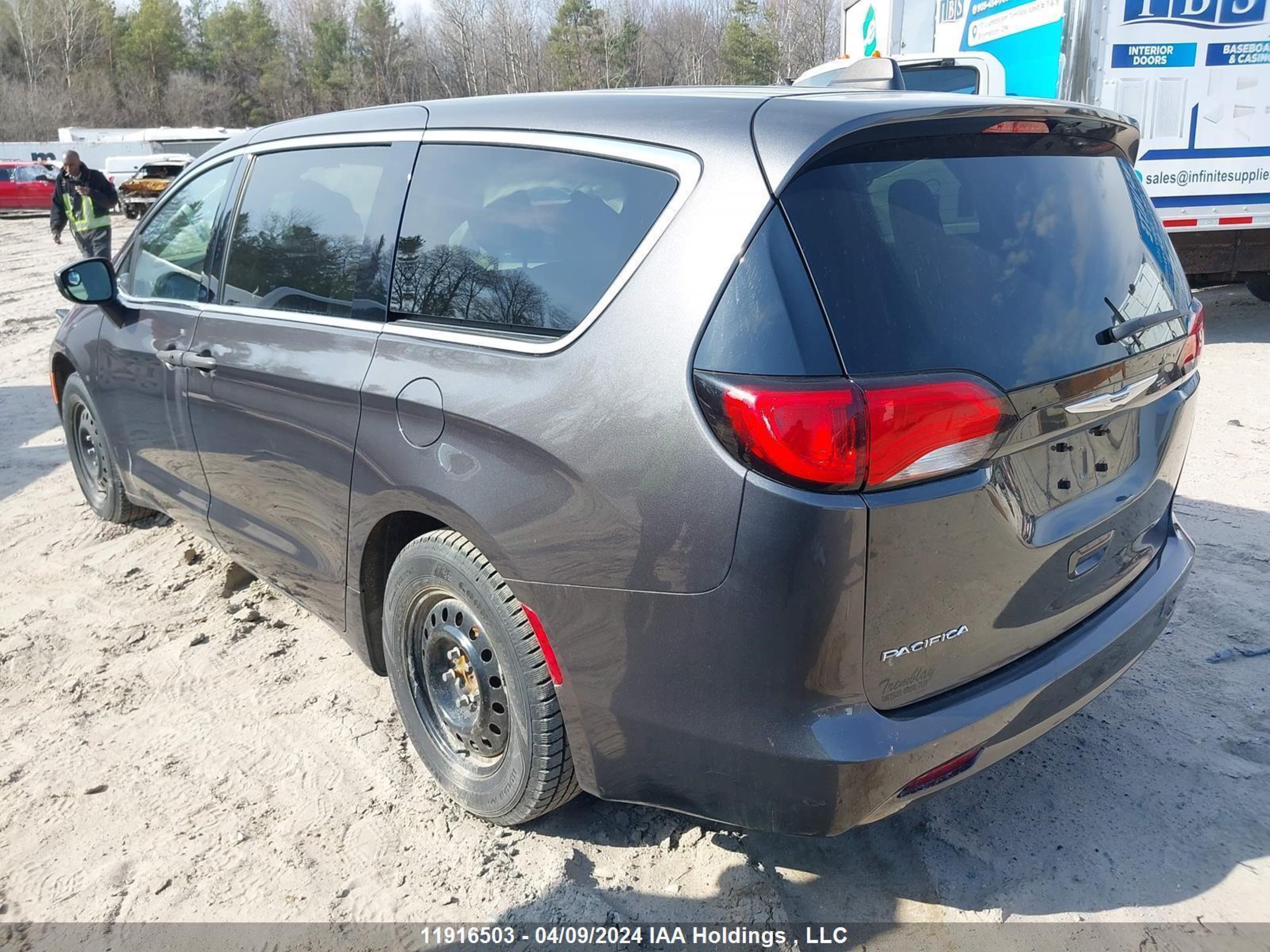 Photo 2 VIN: 2C4RC1YG8LR120631 - CHRYSLER PACIFICA 