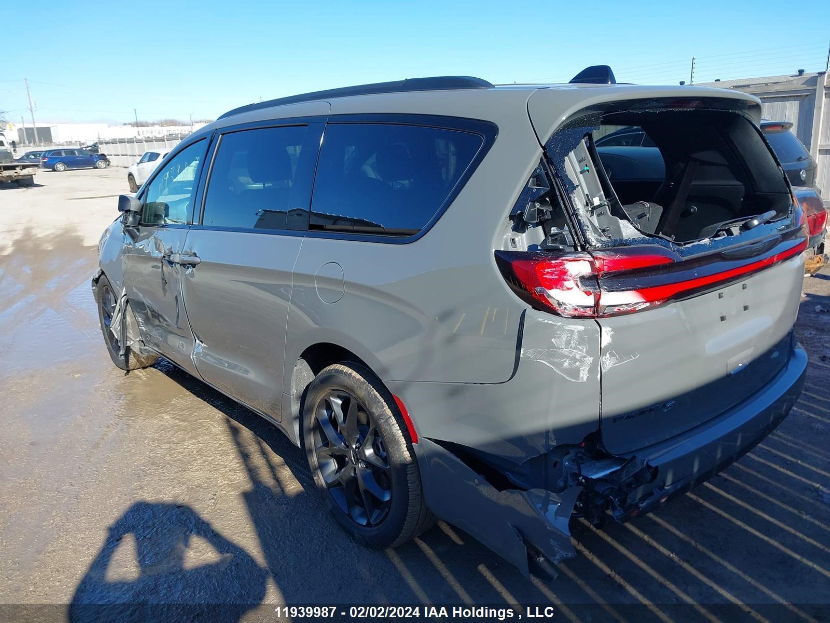 Photo 2 VIN: 2C4RC3BG3PR573176 - CHRYSLER PACIFICA 