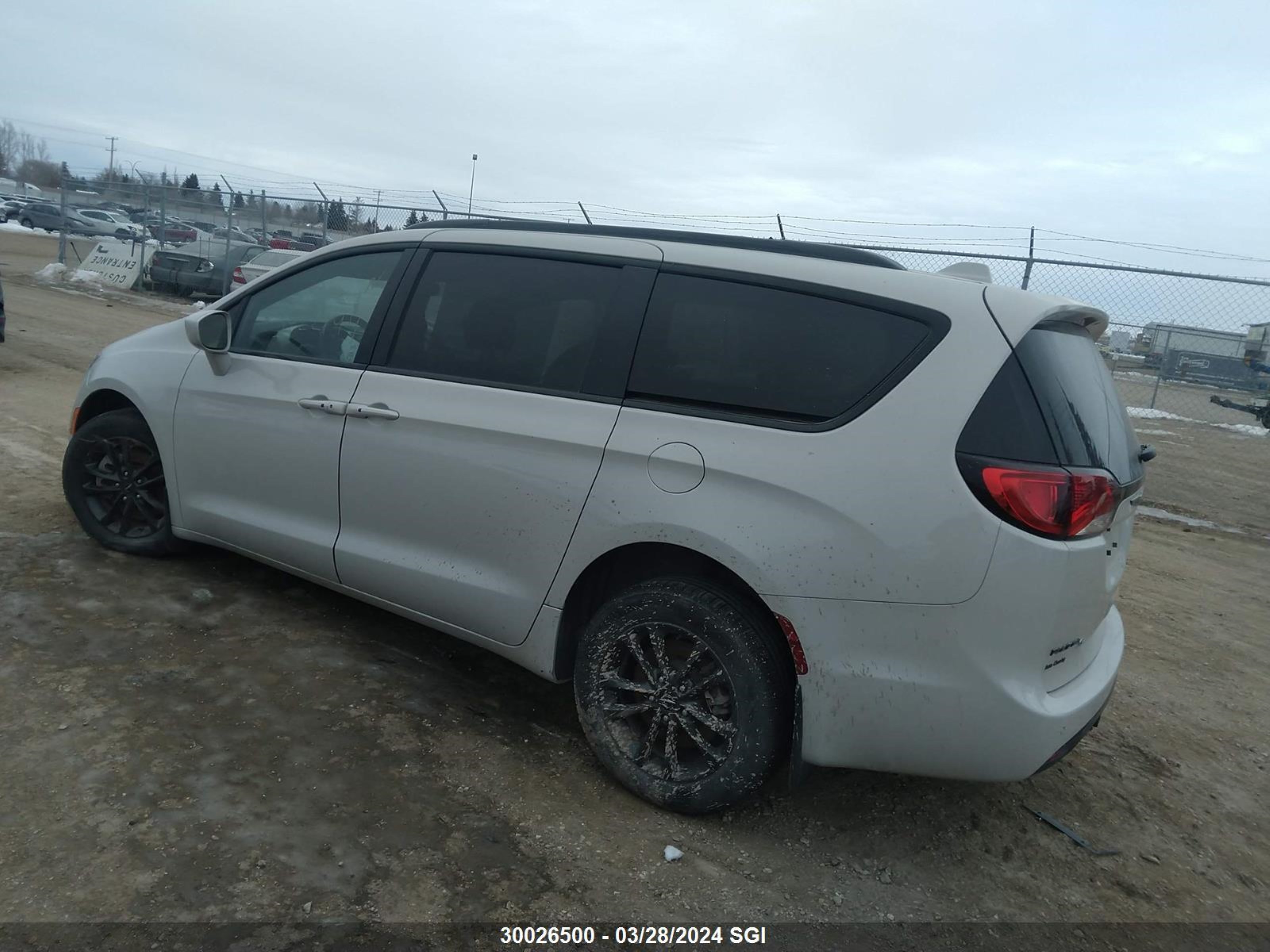 Photo 2 VIN: 2C4RC3BG5LR290725 - CHRYSLER PACIFICA 