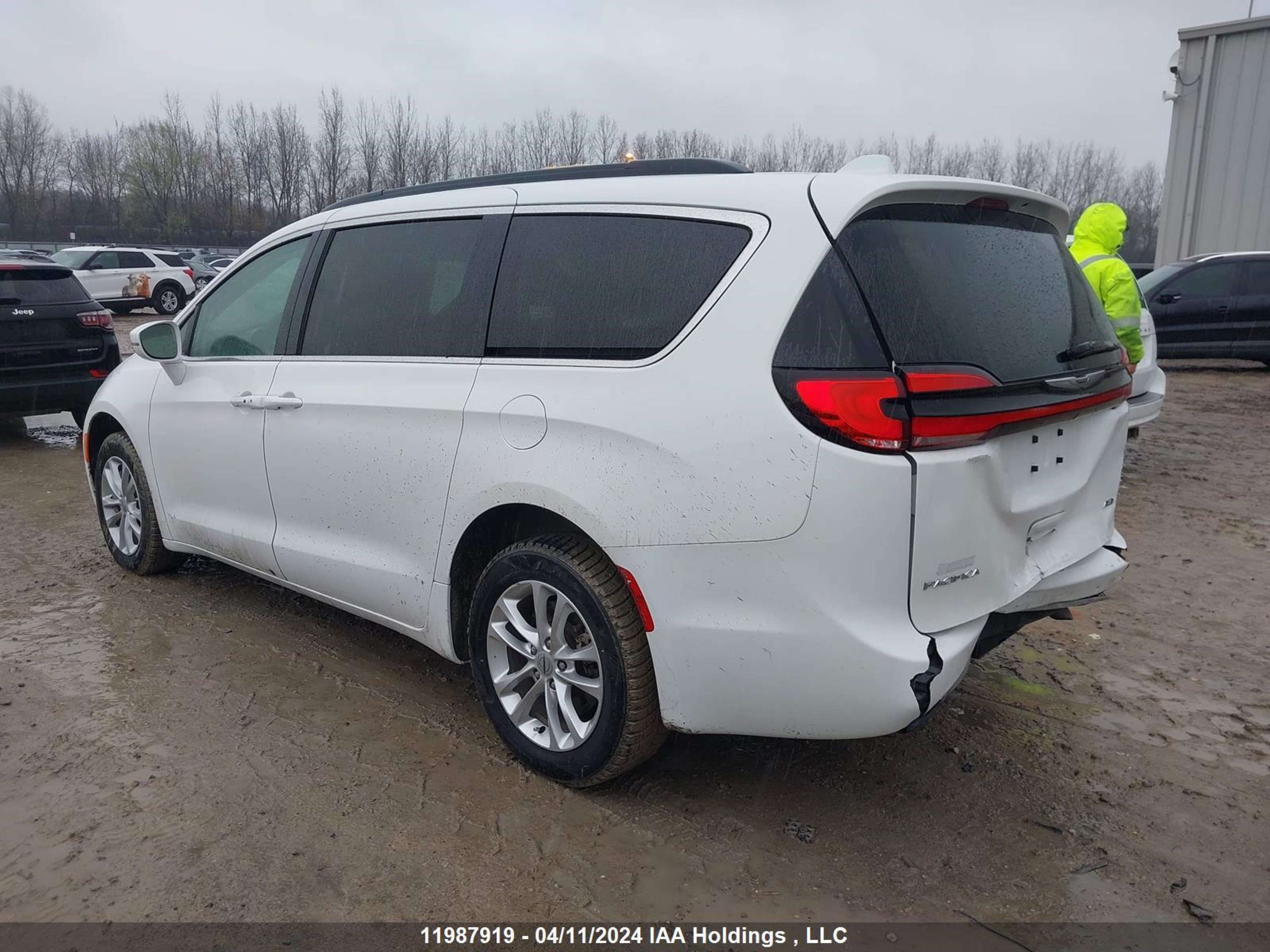 Photo 2 VIN: 2C4RC3FG9MR537241 - CHRYSLER PACIFICA 