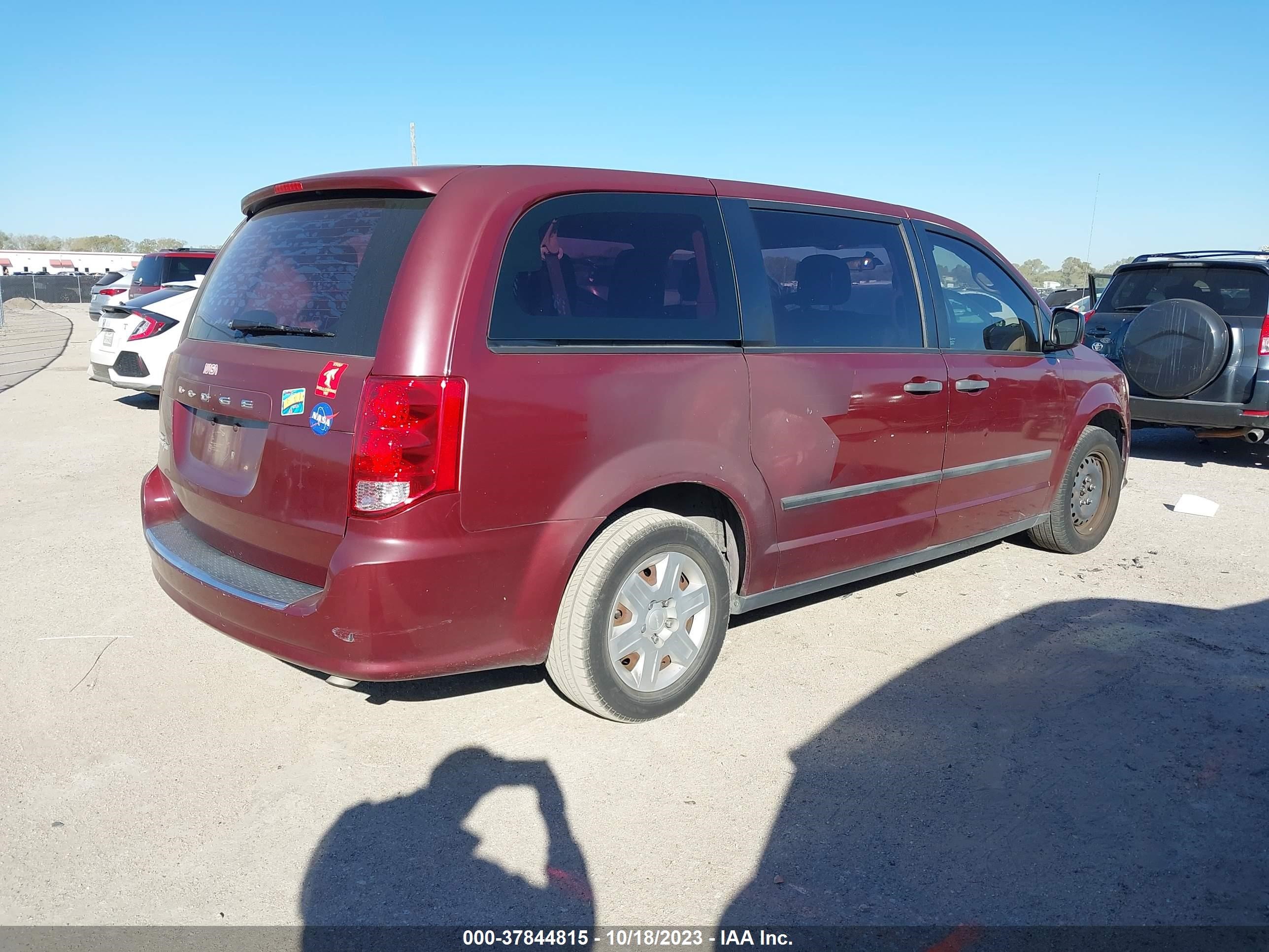 Photo 3 VIN: 2C4RDGBG0DR506566 - DODGE CARAVAN 