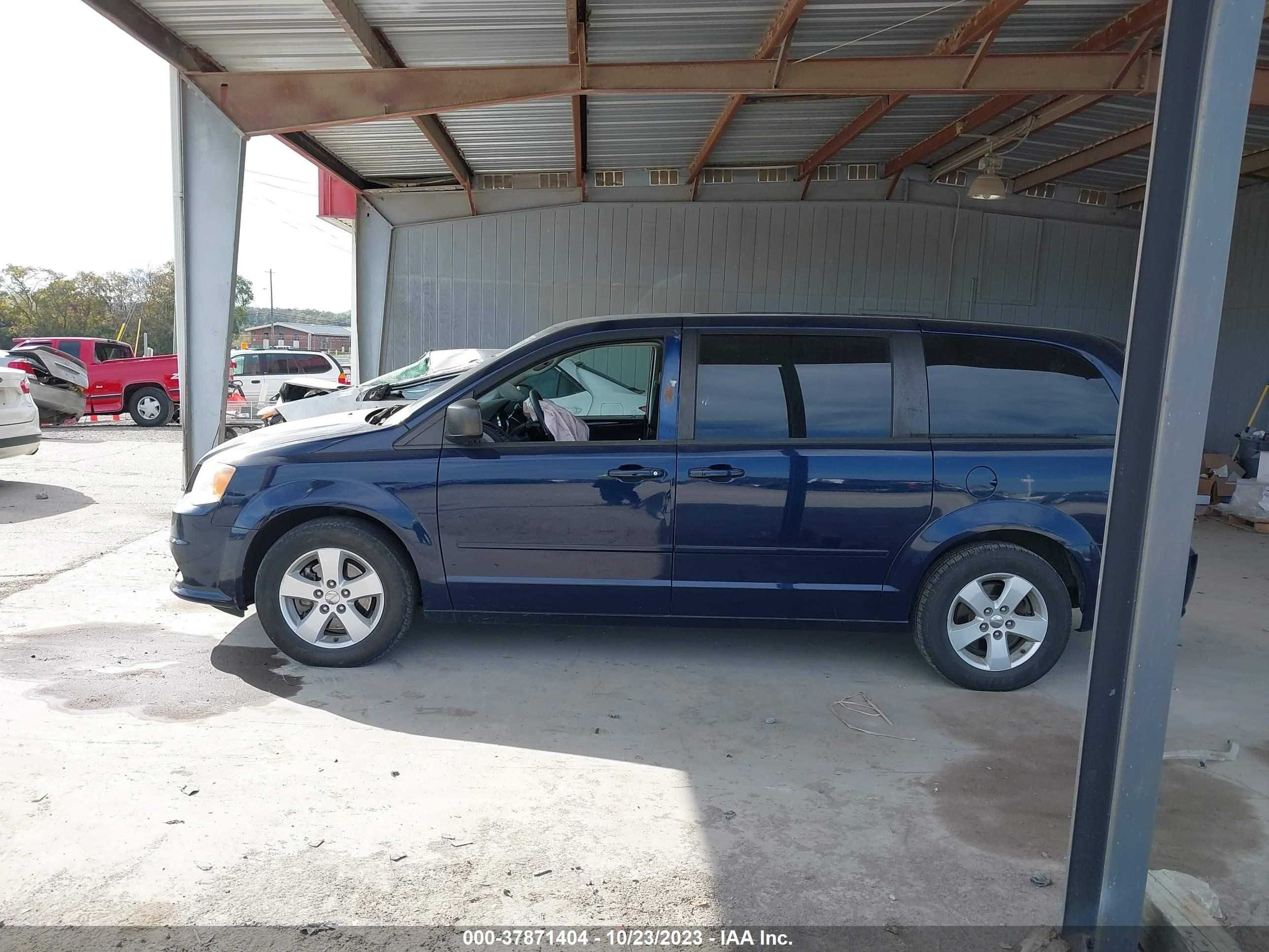 Photo 12 VIN: 2C4RDGBG0DR515932 - DODGE CARAVAN 