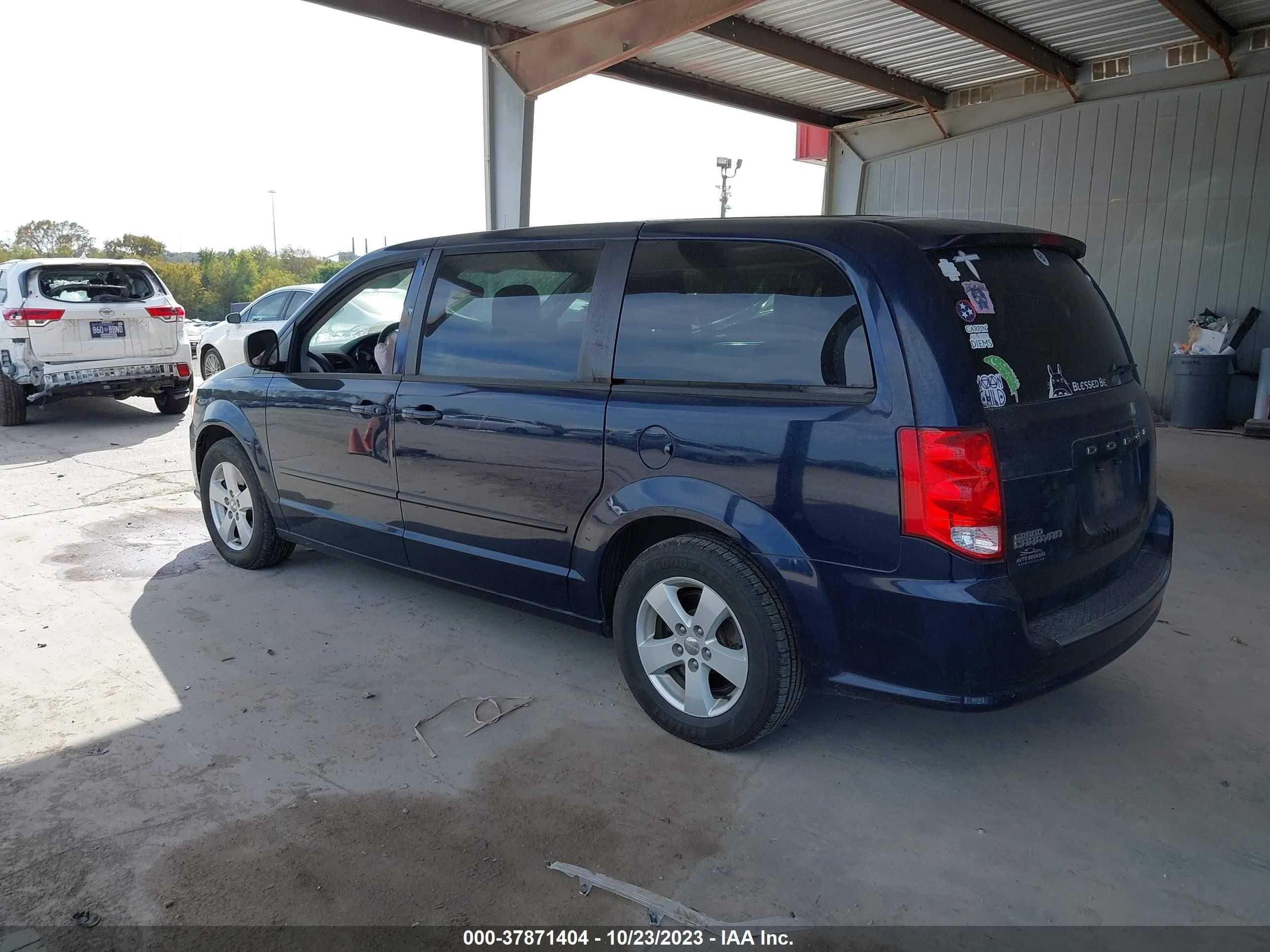 Photo 2 VIN: 2C4RDGBG0DR515932 - DODGE CARAVAN 