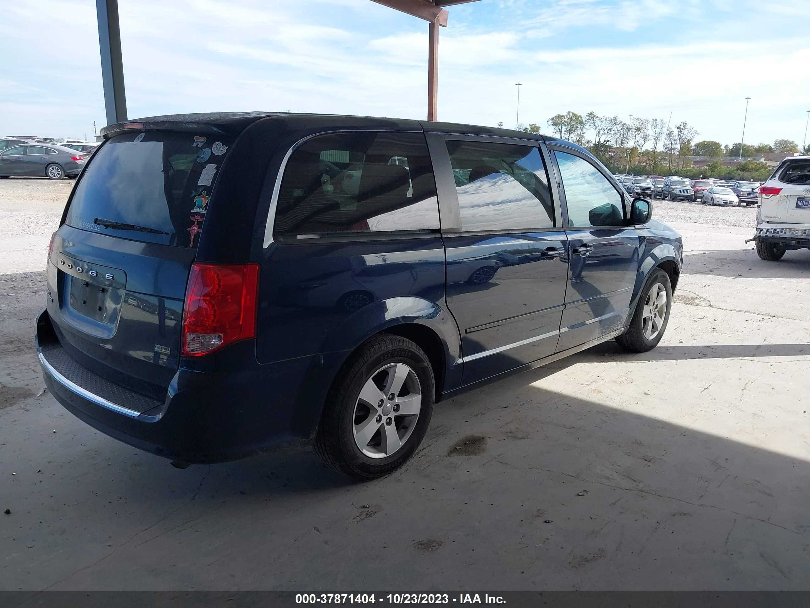 Photo 3 VIN: 2C4RDGBG0DR515932 - DODGE CARAVAN 