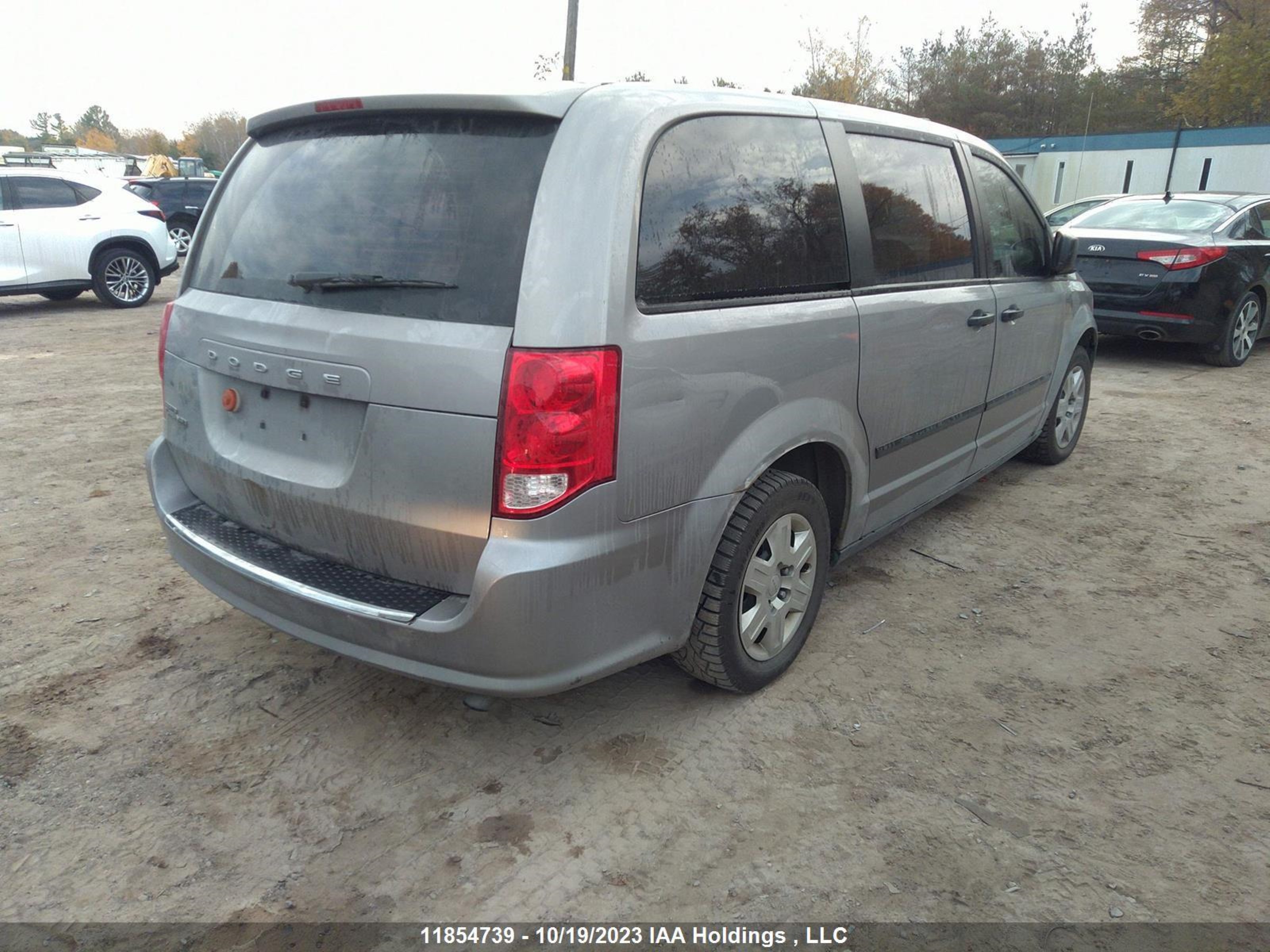 Photo 3 VIN: 2C4RDGBG0DR547084 - DODGE CARAVAN 