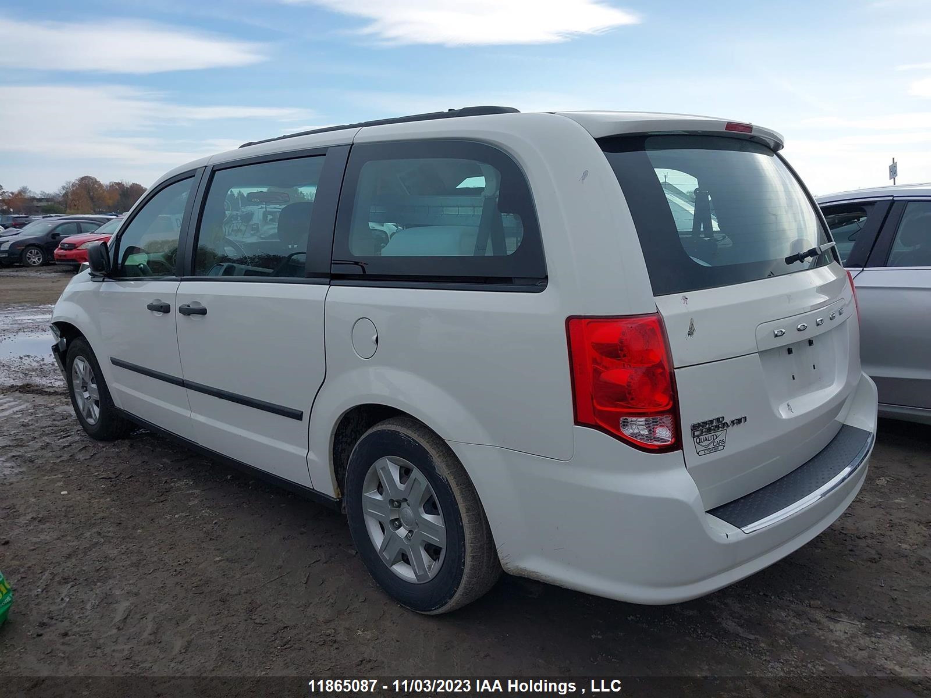 Photo 2 VIN: 2C4RDGBG0DR571482 - DODGE CARAVAN 