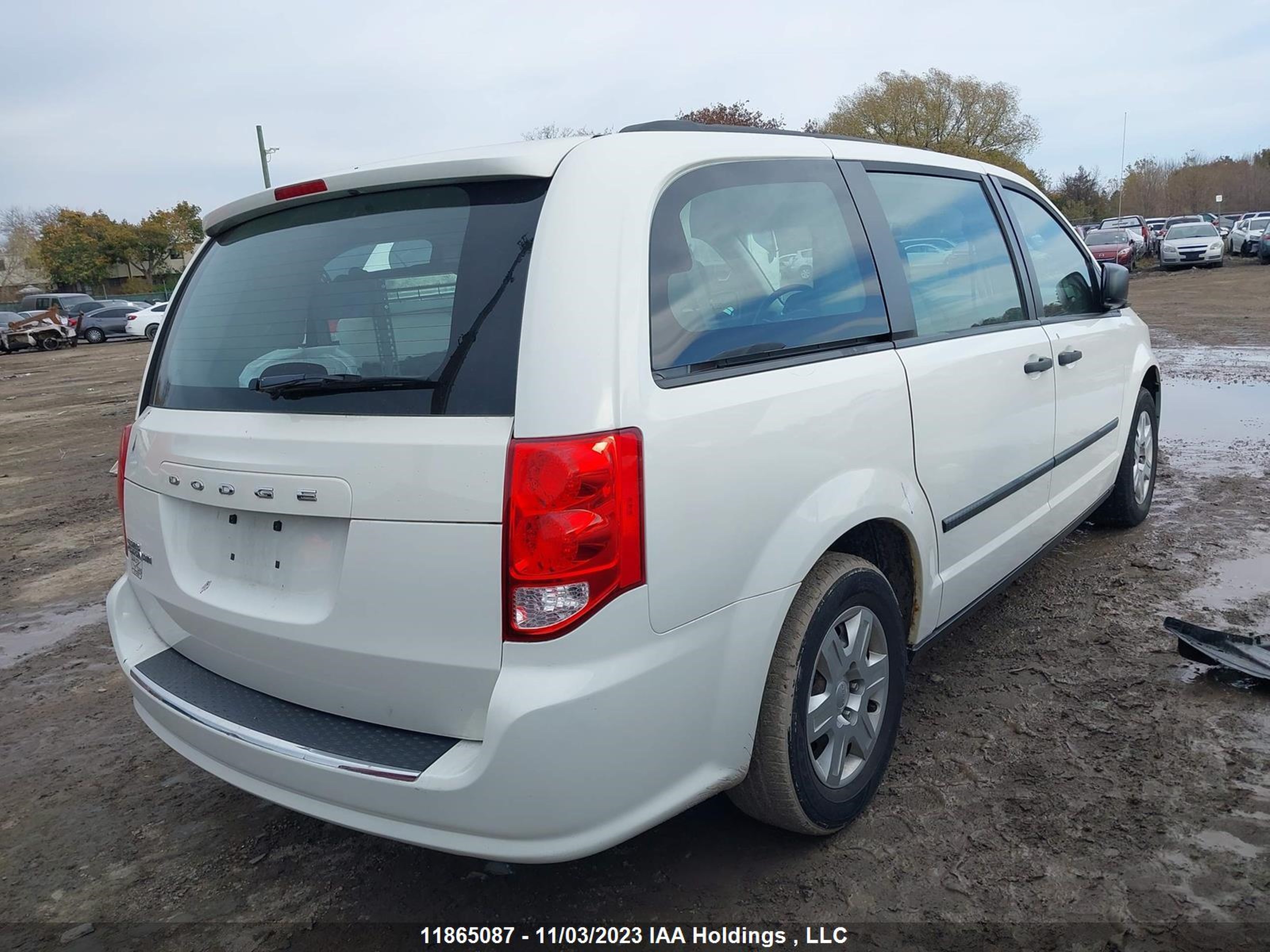 Photo 3 VIN: 2C4RDGBG0DR571482 - DODGE CARAVAN 