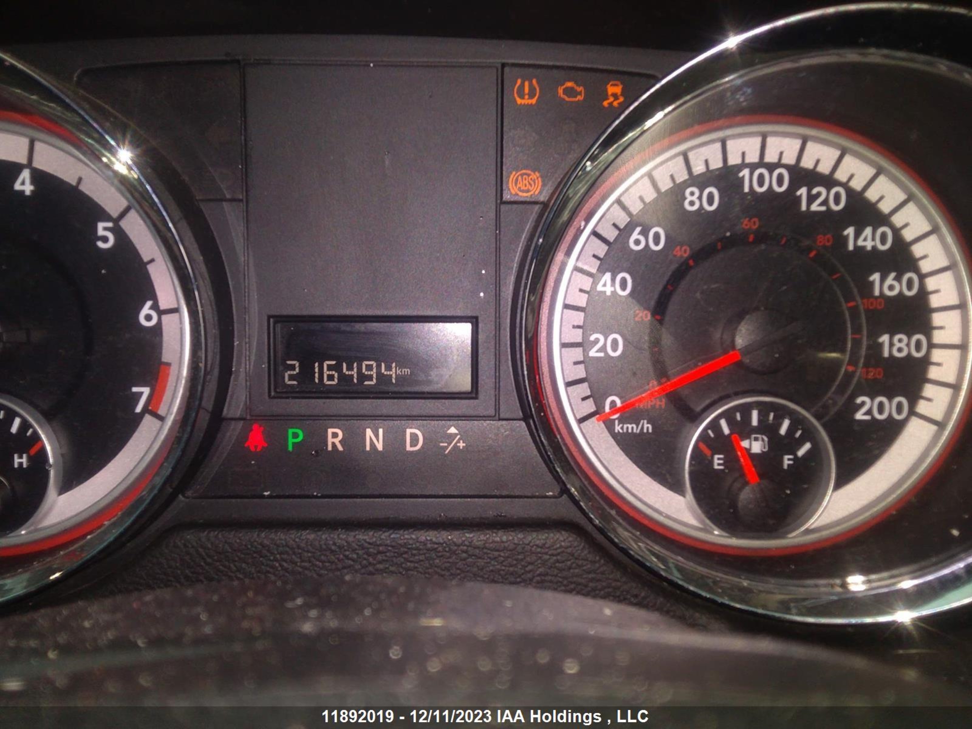 Photo 6 VIN: 2C4RDGBG0DR597323 - DODGE CARAVAN 