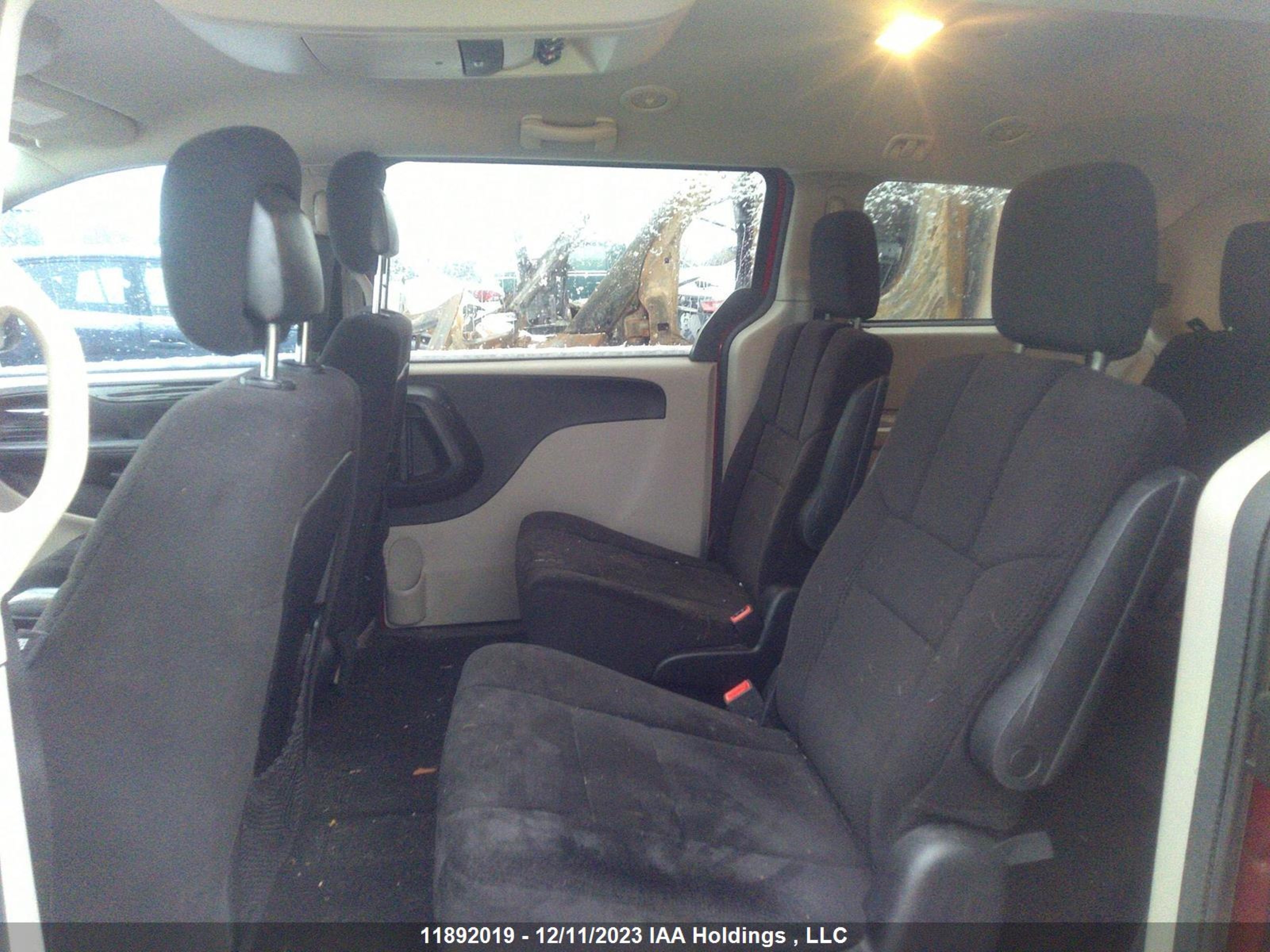 Photo 7 VIN: 2C4RDGBG0DR597323 - DODGE CARAVAN 