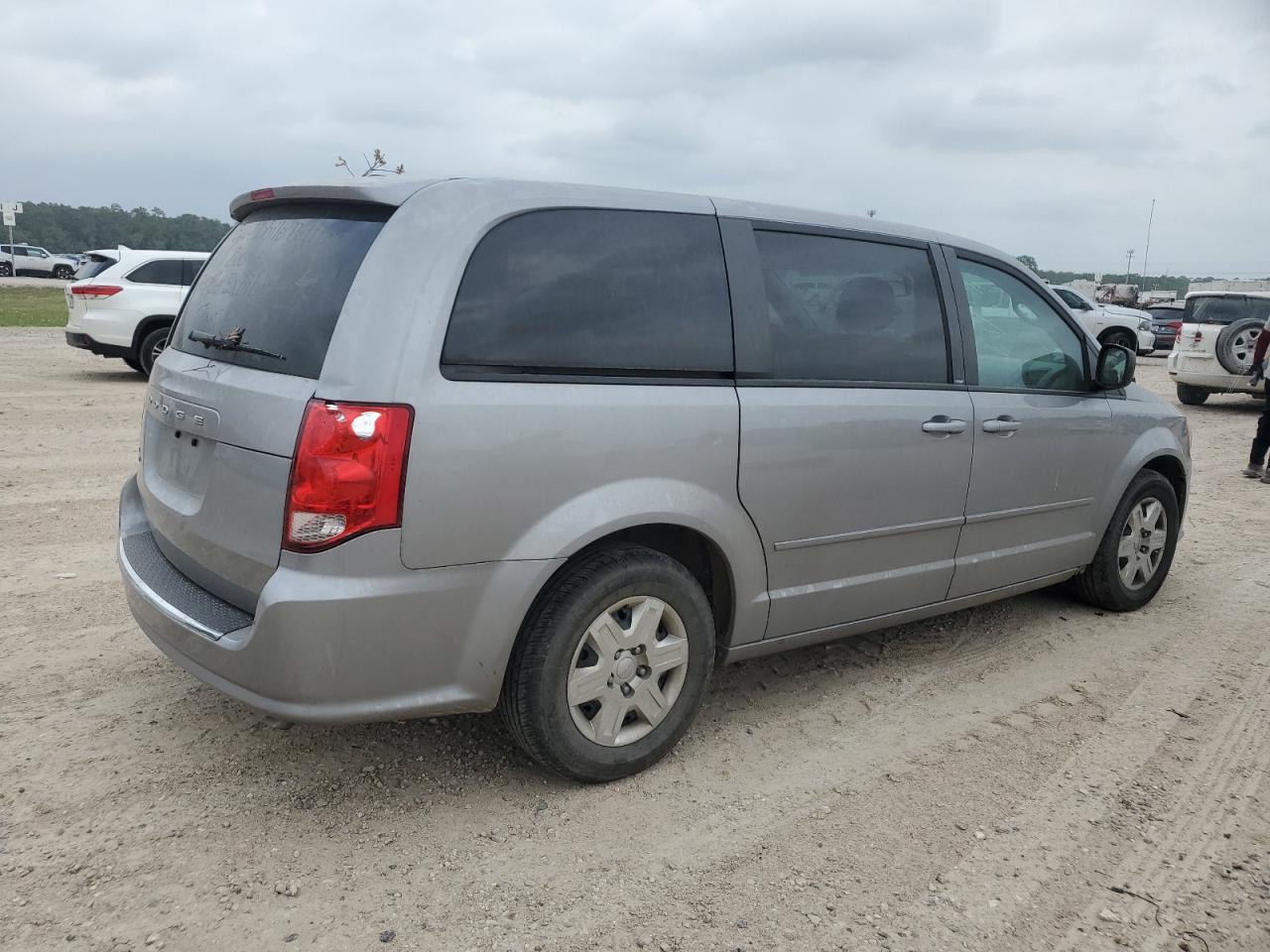 Photo 2 VIN: 2C4RDGBG0DR615223 - DODGE CARAVAN 