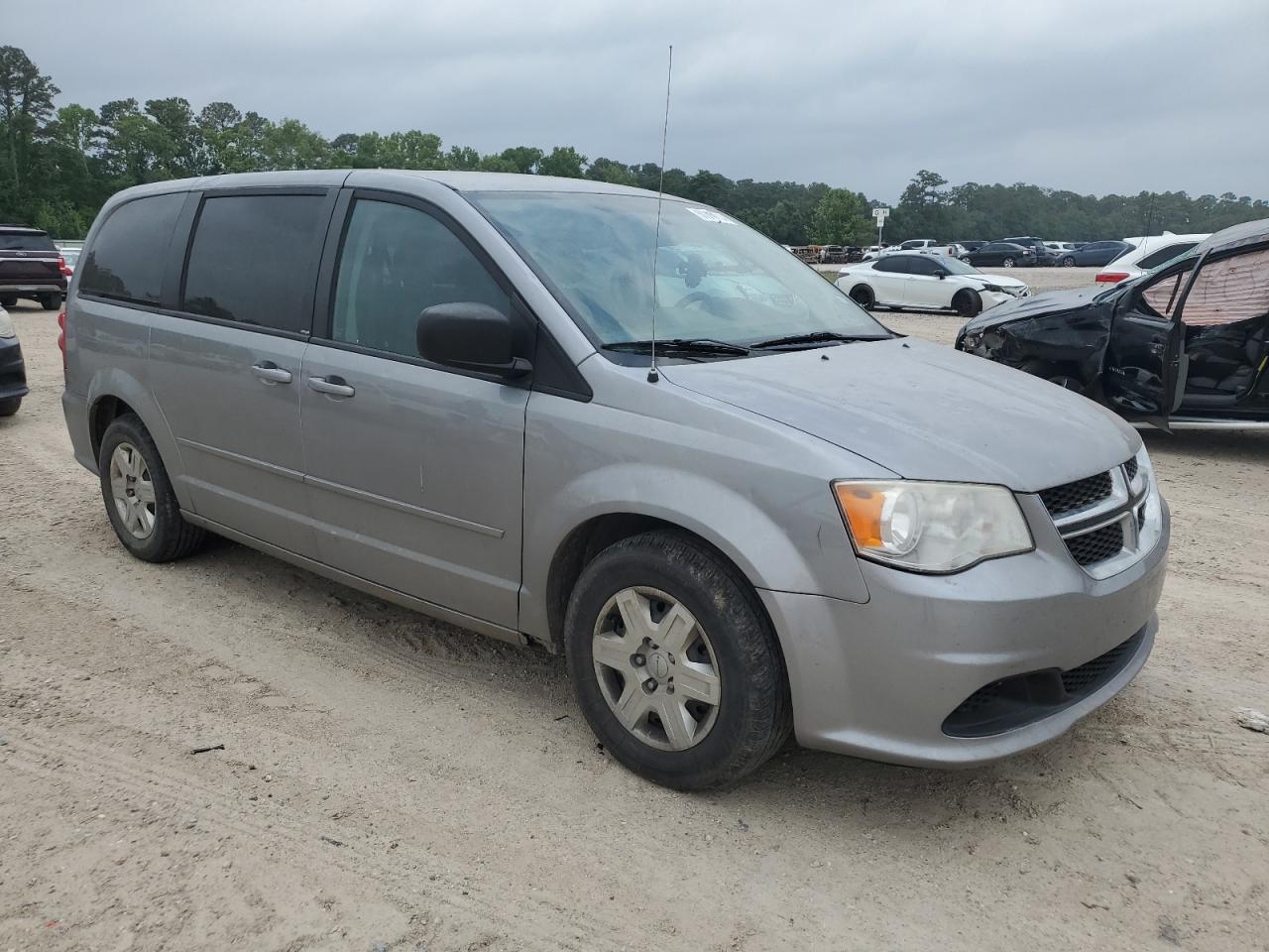 Photo 3 VIN: 2C4RDGBG0DR615223 - DODGE CARAVAN 