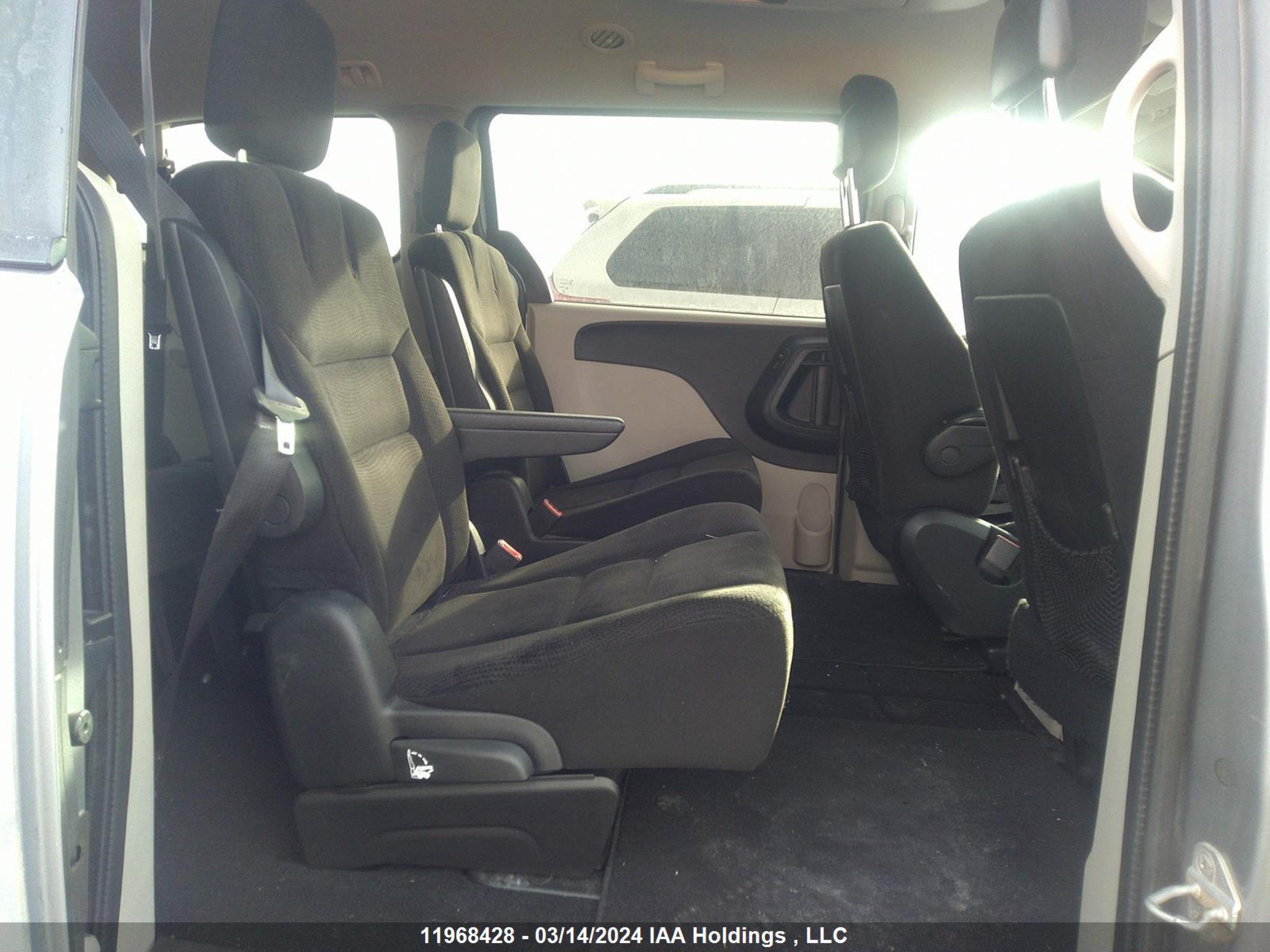 Photo 7 VIN: 2C4RDGBG0FR700498 - DODGE CARAVAN 