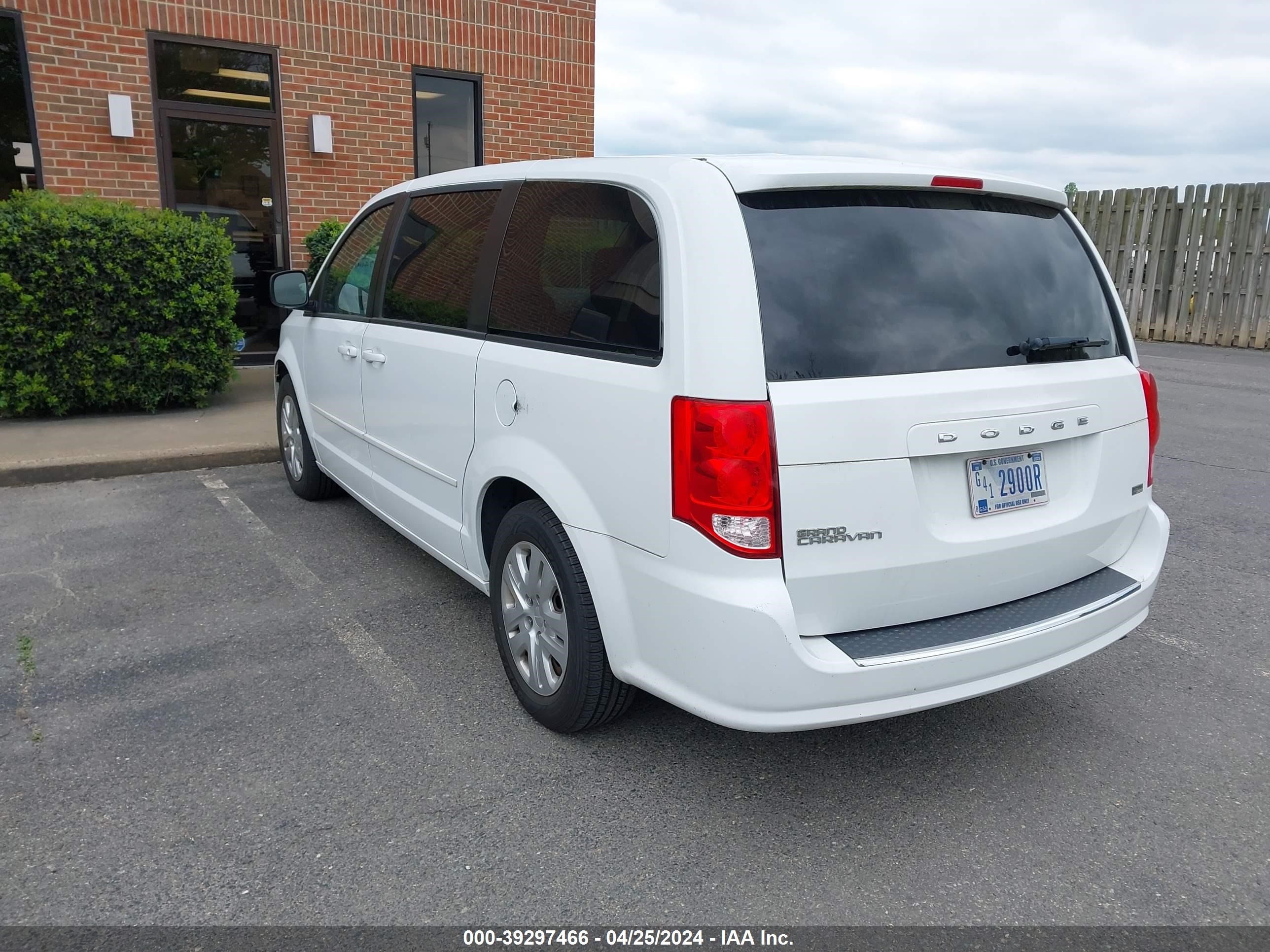 Photo 2 VIN: 2C4RDGBG0GR105880 - DODGE CARAVAN 