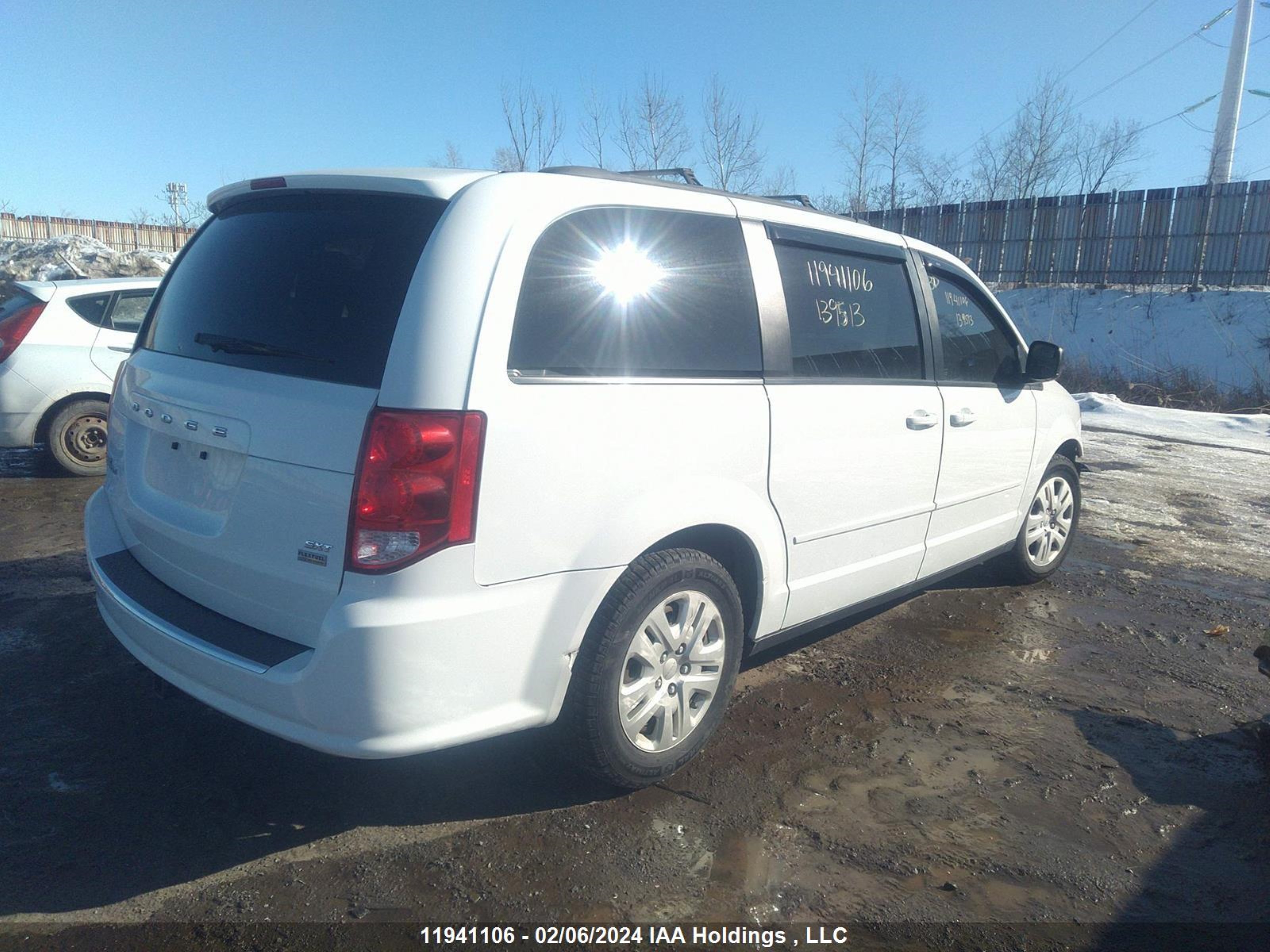 Photo 3 VIN: 2C4RDGBG0GR139513 - DODGE CARAVAN 