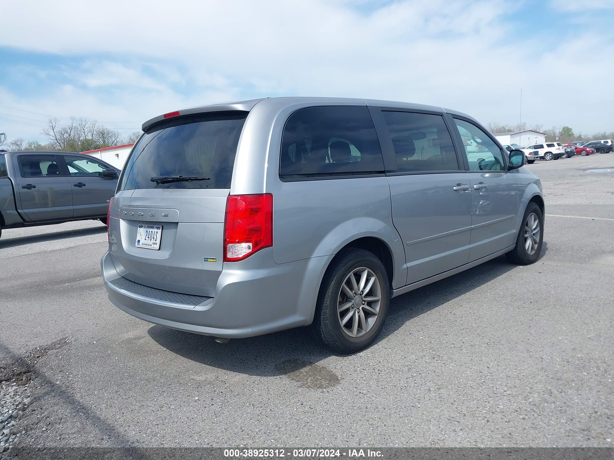 Photo 3 VIN: 2C4RDGBG0GR365566 - DODGE CARAVAN 