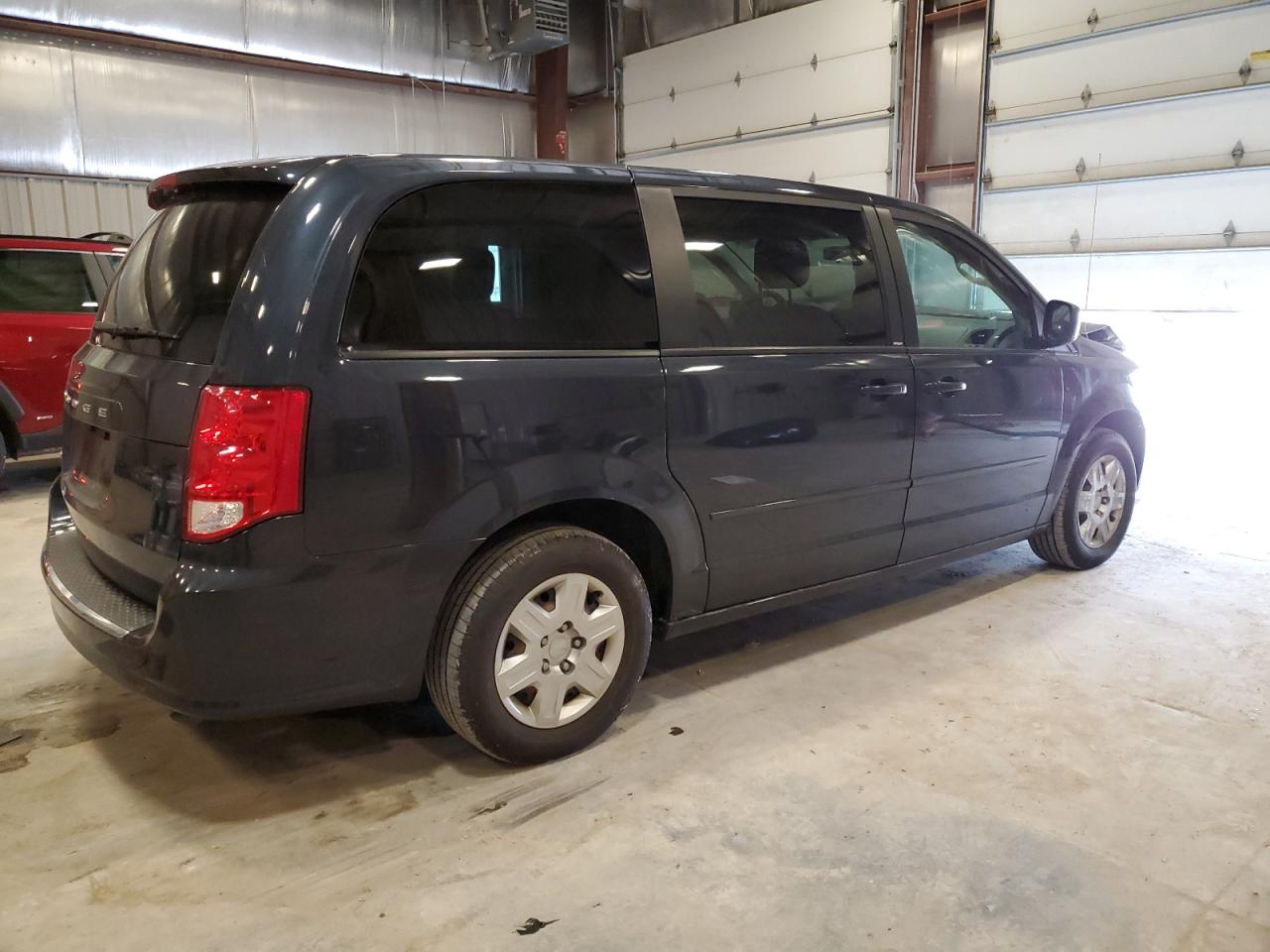 Photo 2 VIN: 2C4RDGBG1DR607924 - DODGE CARAVAN 