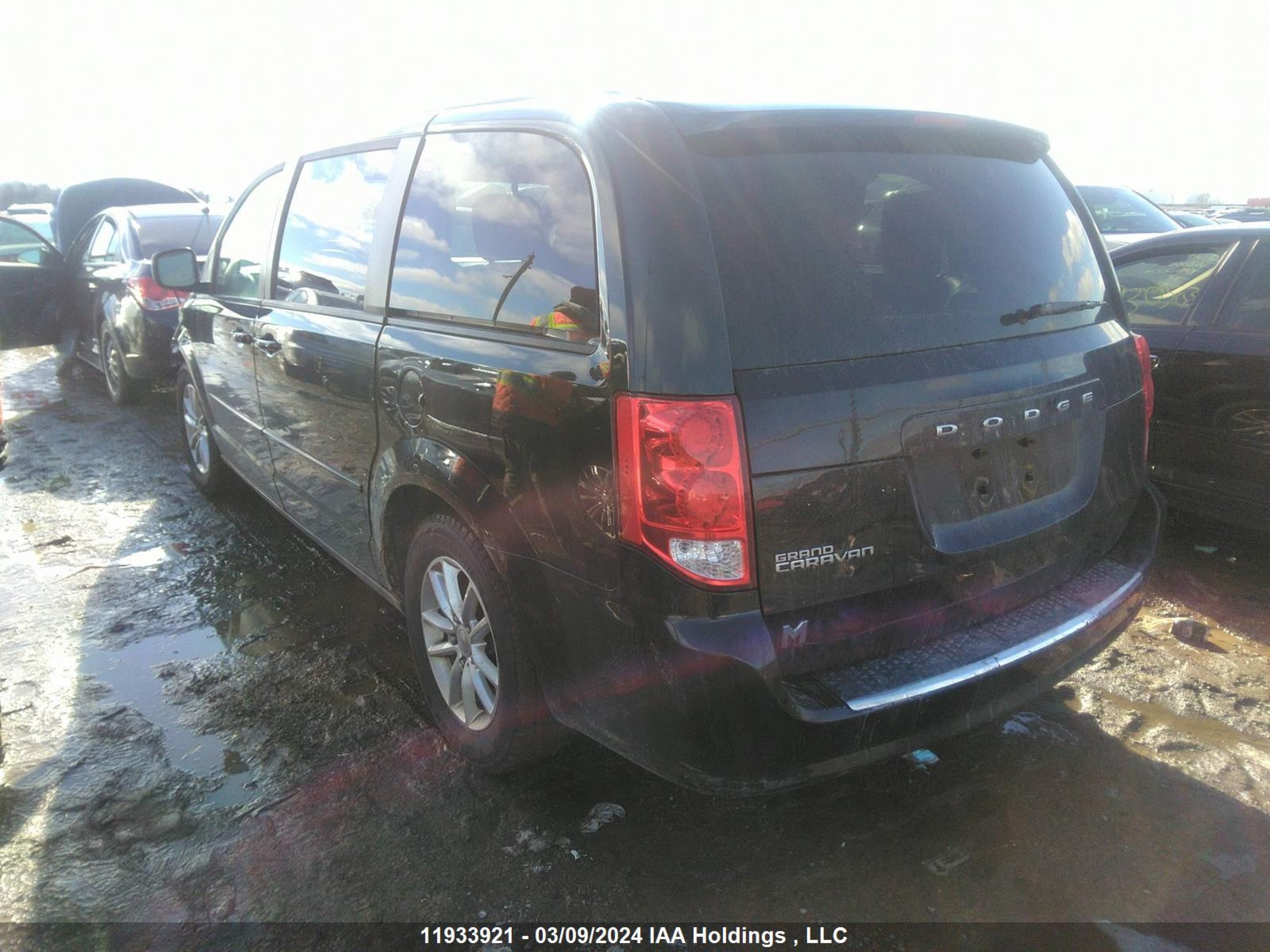 Photo 2 VIN: 2C4RDGBG1DR629034 - DODGE CARAVAN 