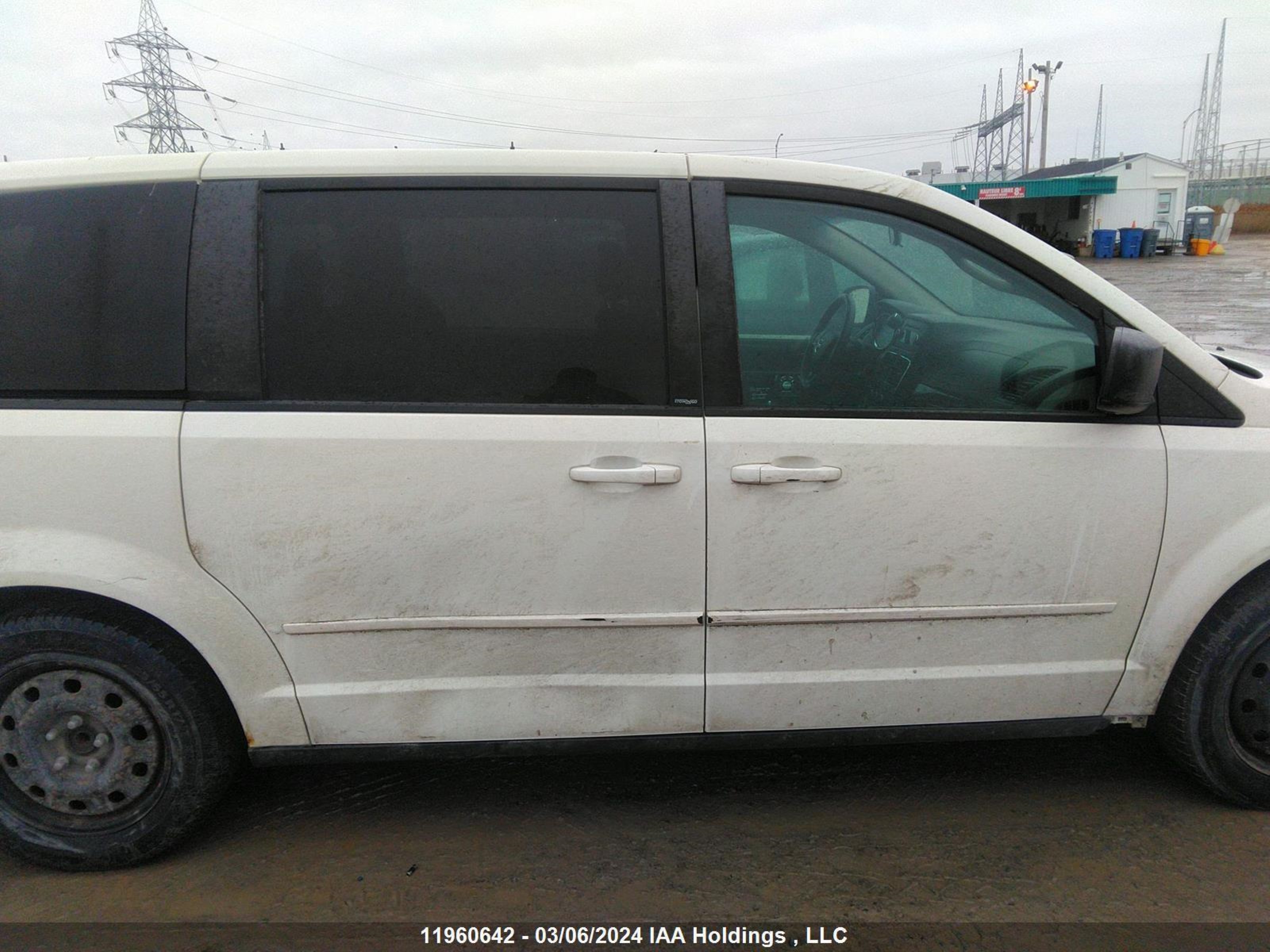 Photo 12 VIN: 2C4RDGBG1DR644536 - DODGE CARAVAN 