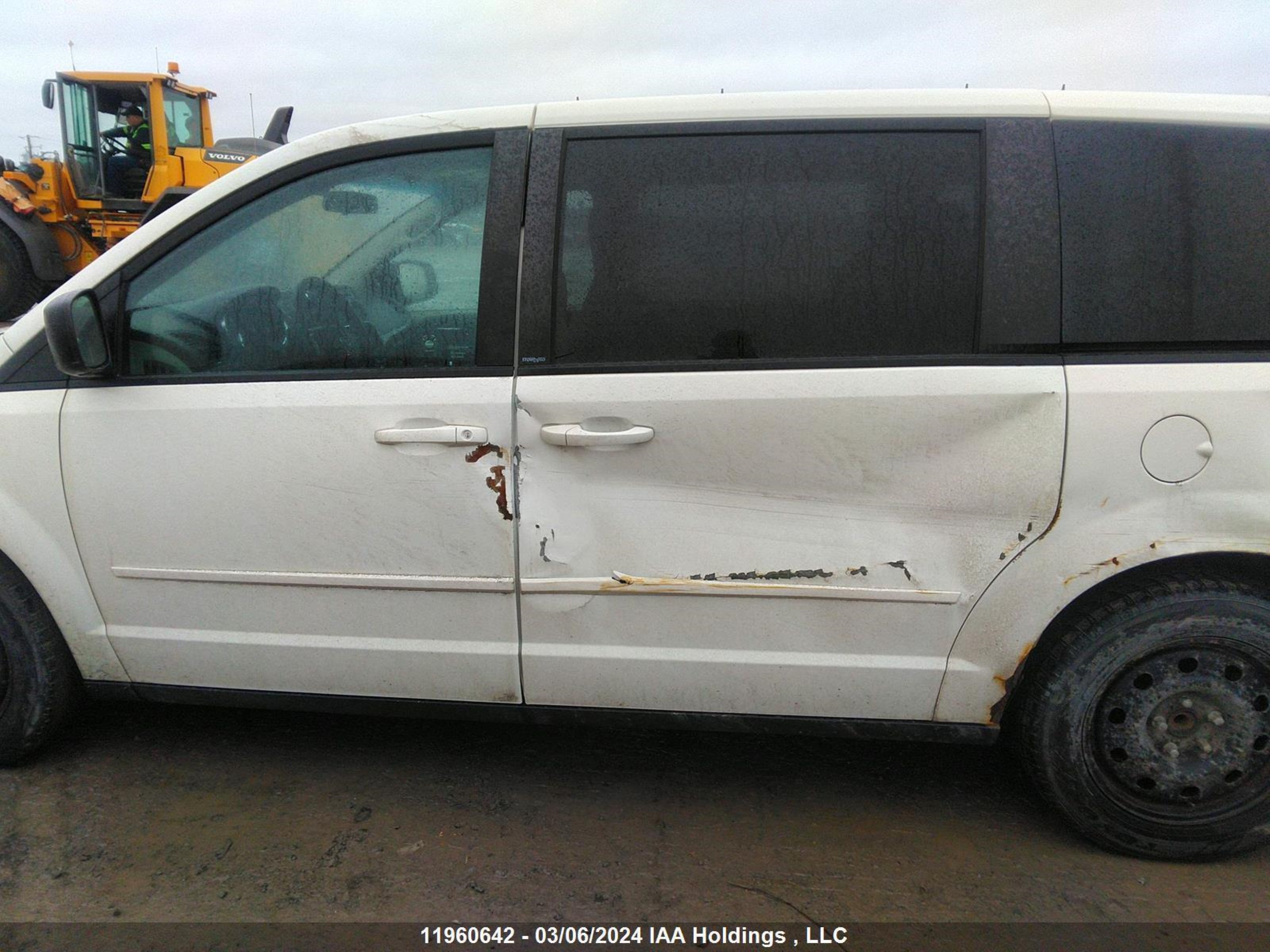 Photo 13 VIN: 2C4RDGBG1DR644536 - DODGE CARAVAN 