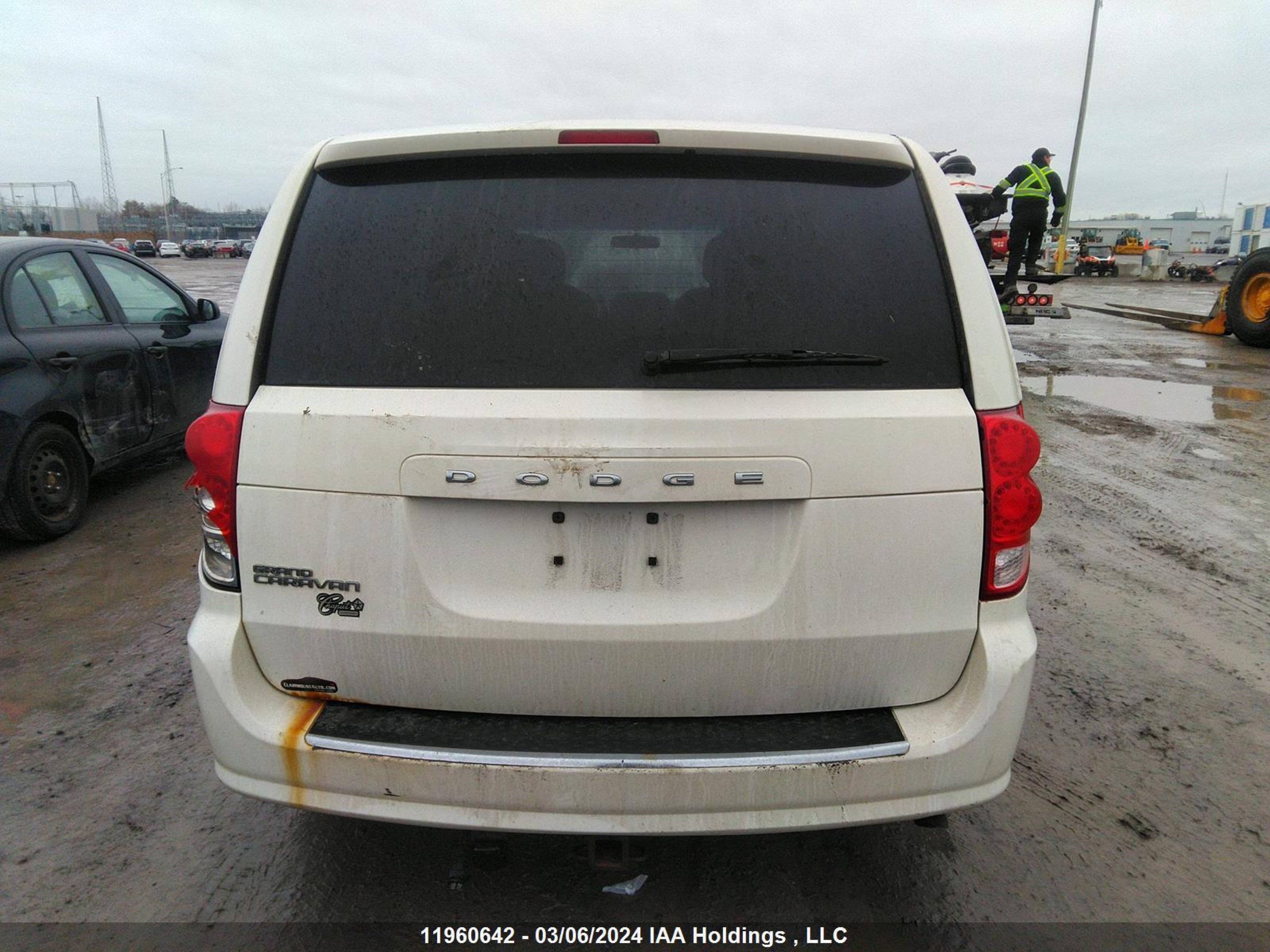 Photo 15 VIN: 2C4RDGBG1DR644536 - DODGE CARAVAN 