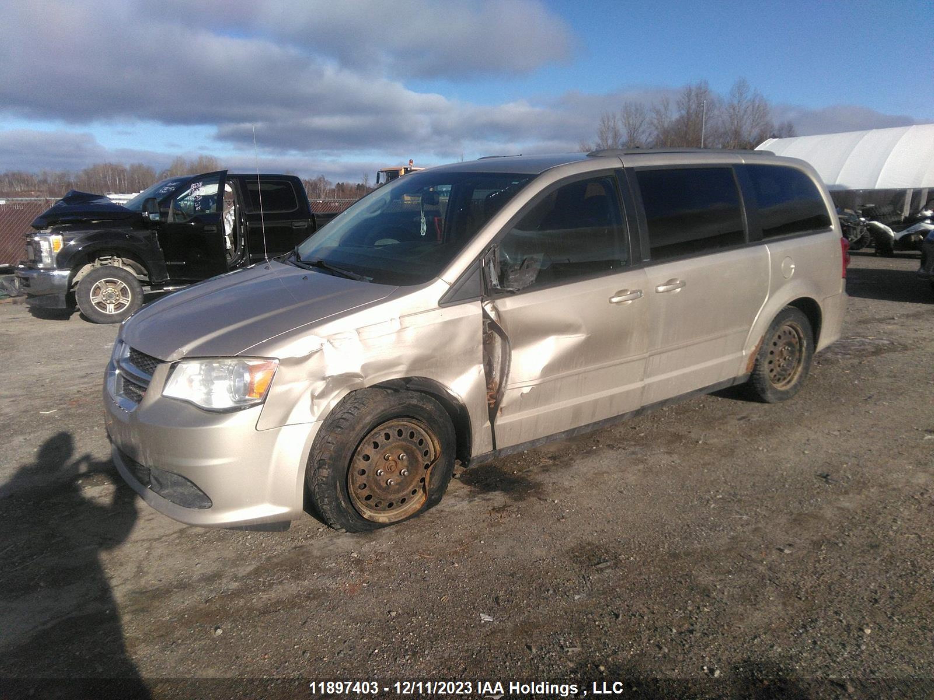 Photo 1 VIN: 2C4RDGBG1DR668898 - DODGE CARAVAN 