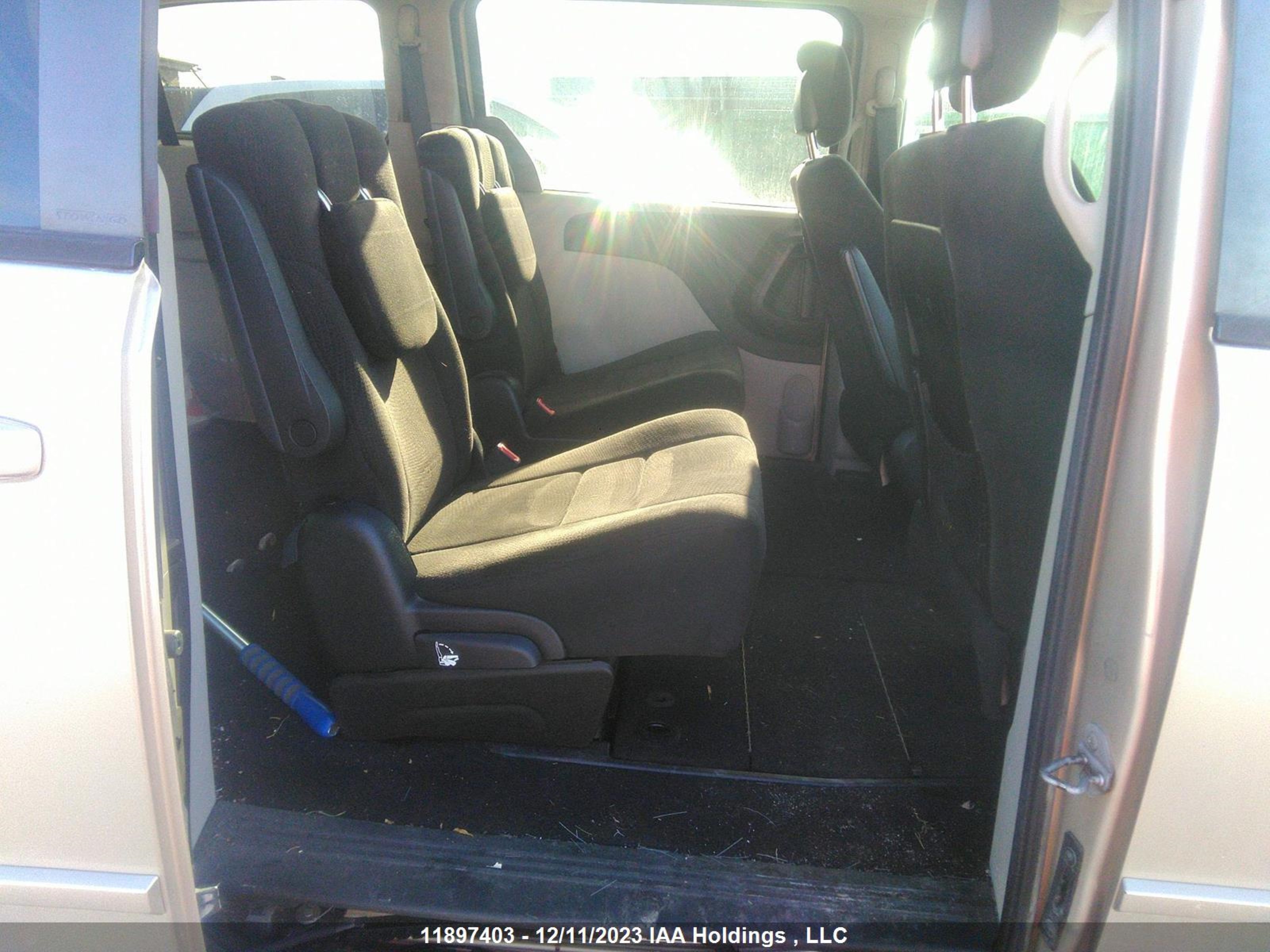 Photo 7 VIN: 2C4RDGBG1DR668898 - DODGE CARAVAN 