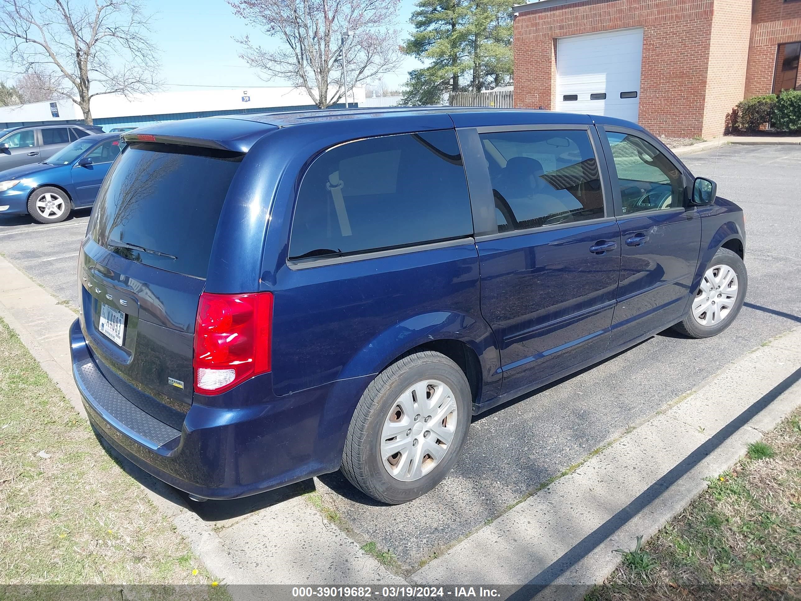 Photo 3 VIN: 2C4RDGBG1GR122719 - DODGE CARAVAN 